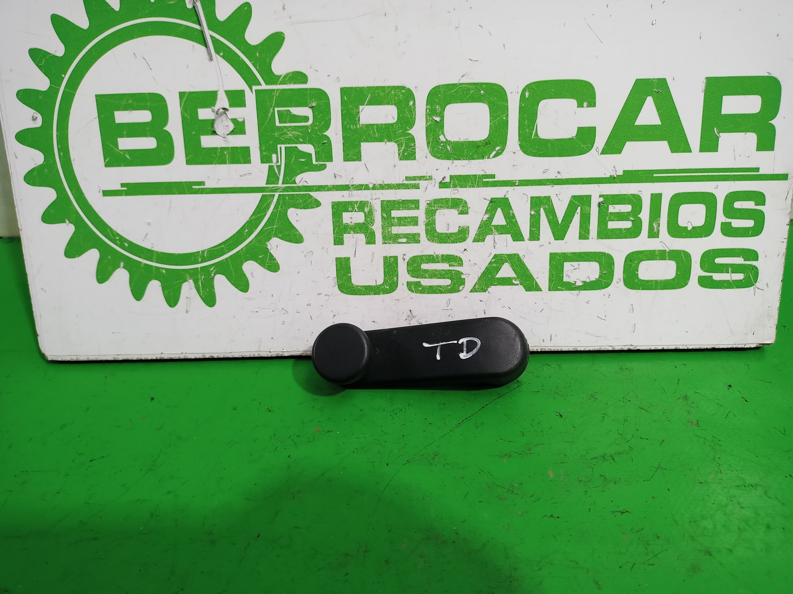 maneta_elevalunas_trasera_derecha_96301568_chevrolet_aveo_ls