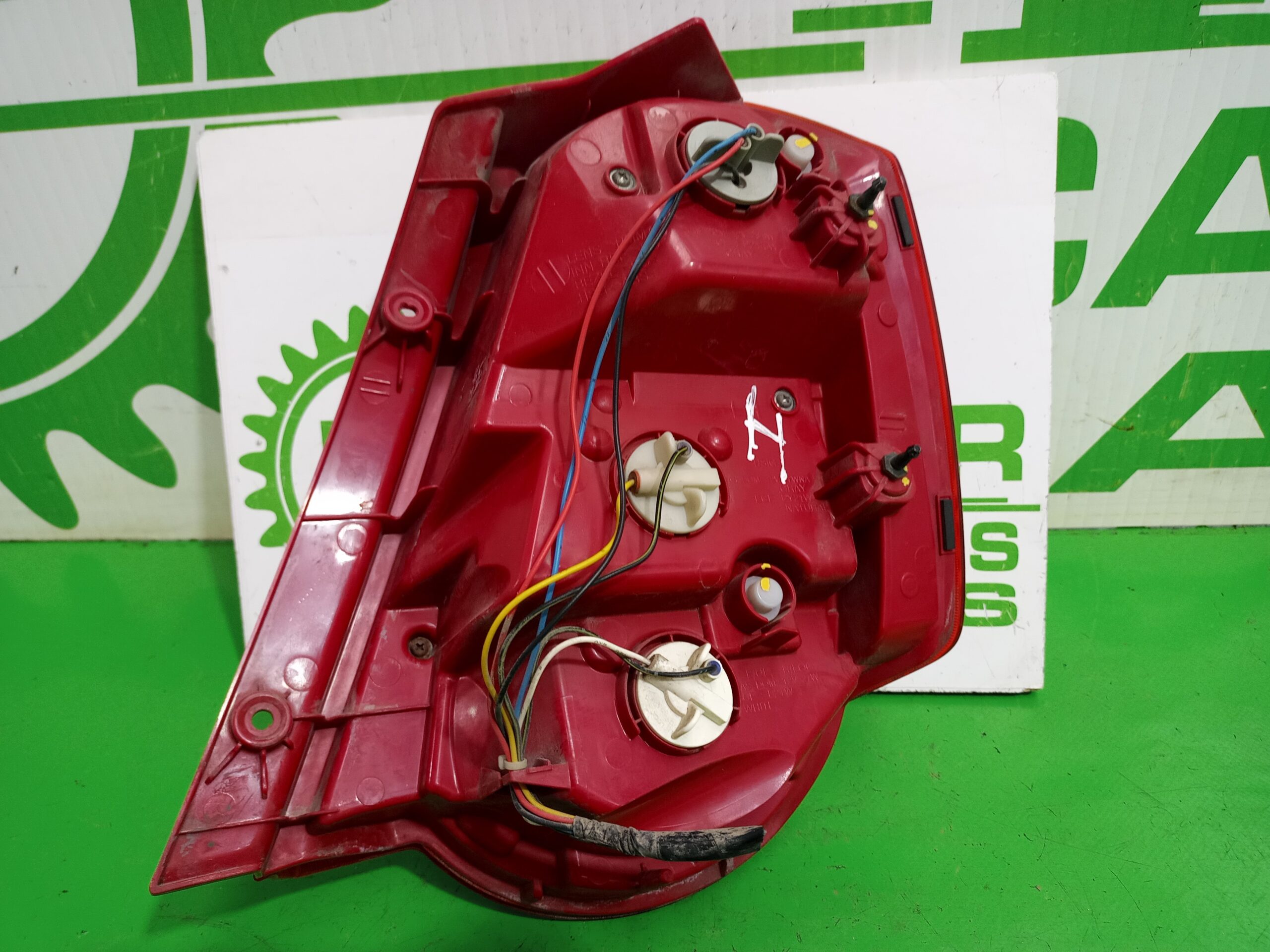 piloto_trasero_izquierdo_96650804_chevrolet_aveo_ls