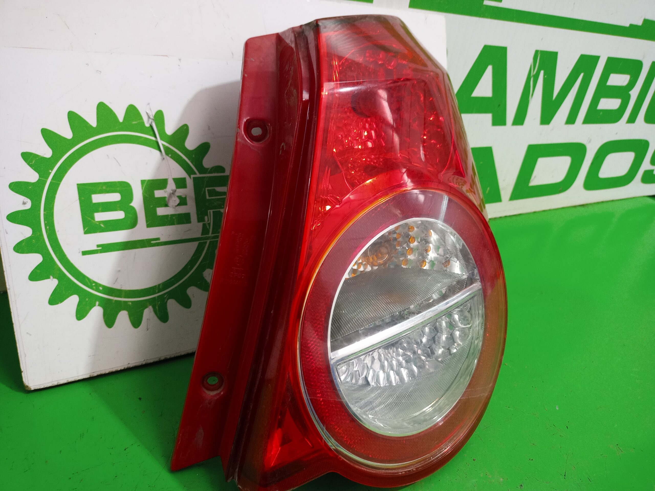 piloto_trasero_derecho_96650805_chevrolet_aveo_ls