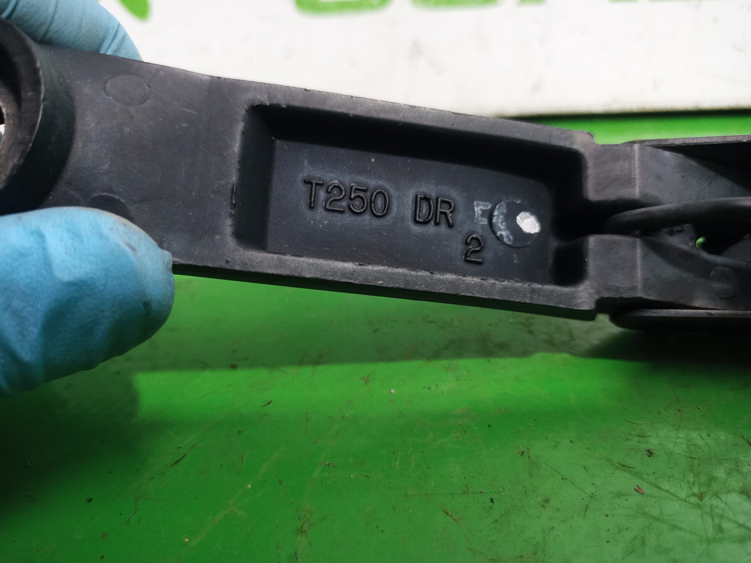 brazo_limpia_delantero_izquierdo_t250dr2_chevrolet_aveo_ls