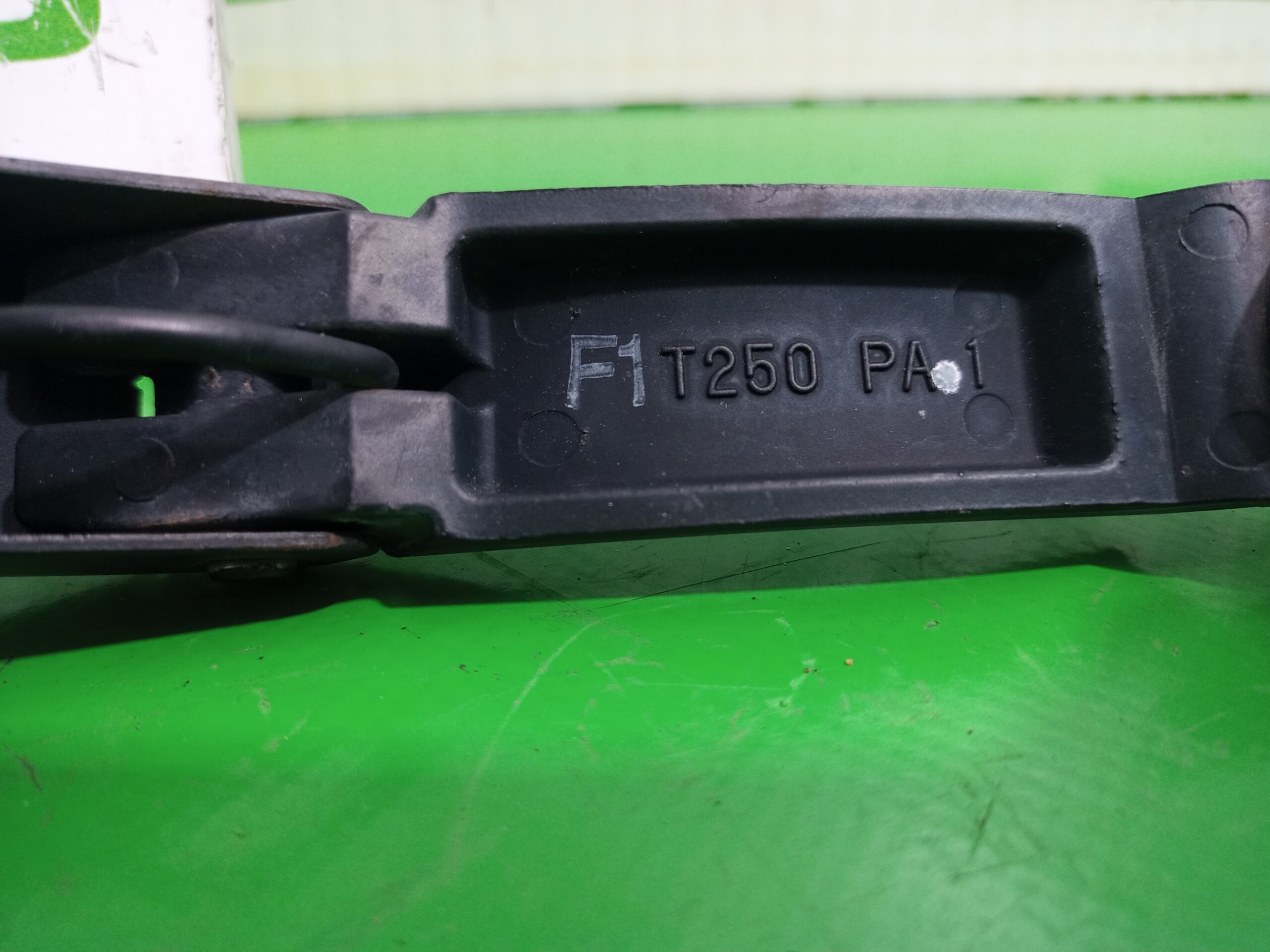 brazo_limpia_delantero_derecho_t250pa1_chevrolet_aveo_ls