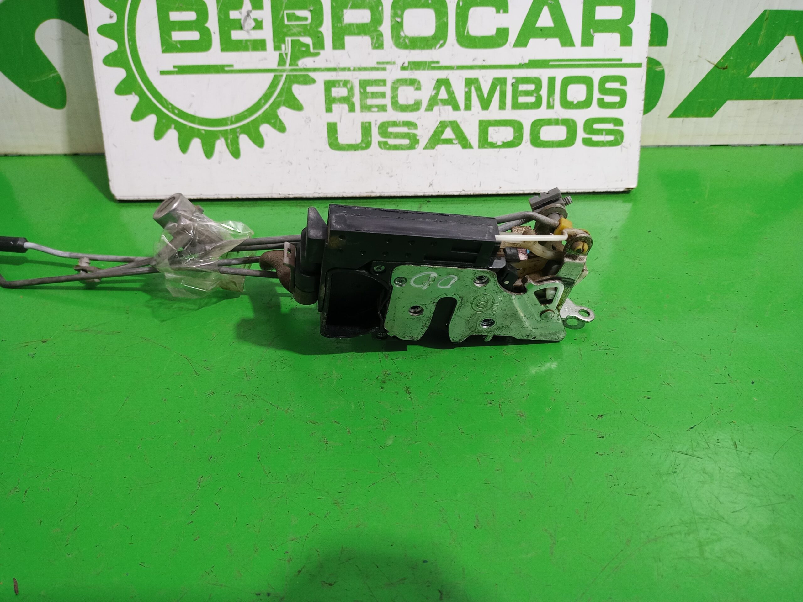 cerradura_puerta_delantera_derecha_96272644_chevrolet_aveo_ls