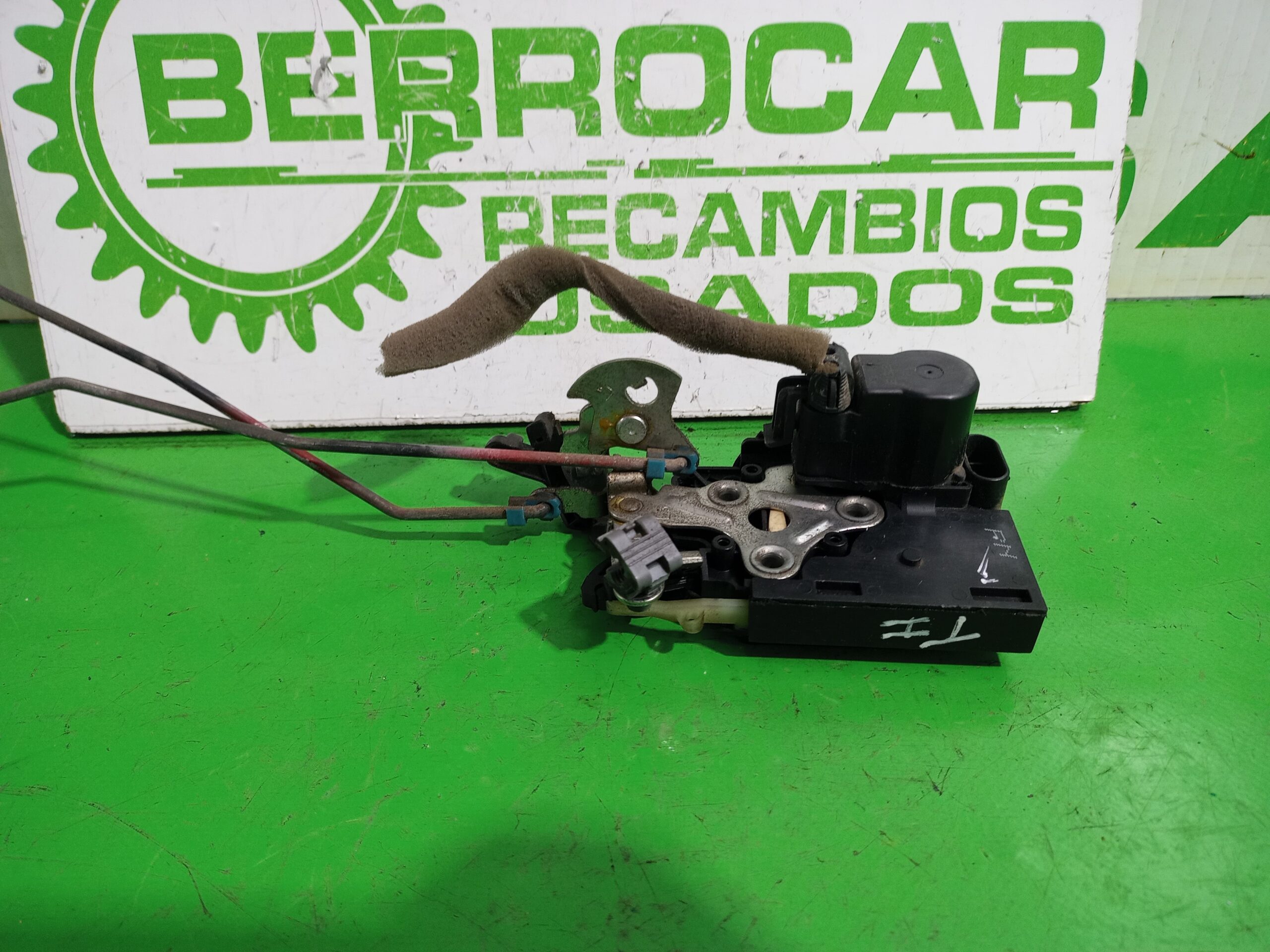 cerradura_puerta_trasera_izquierda_96801709_chevrolet_aveo_ls