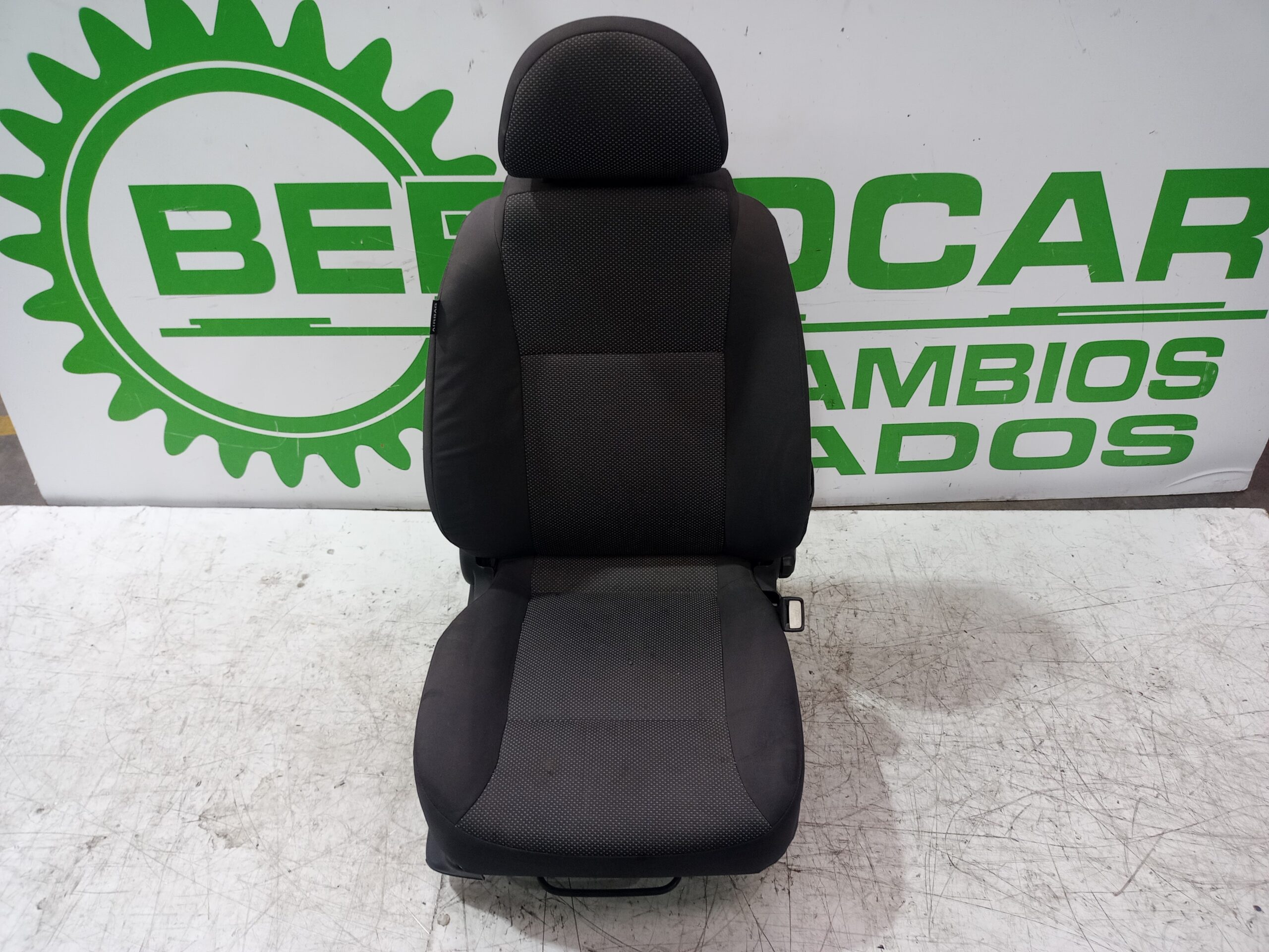 asiento_delantero_derecho_96993098_chevrolet_aveo_ls
