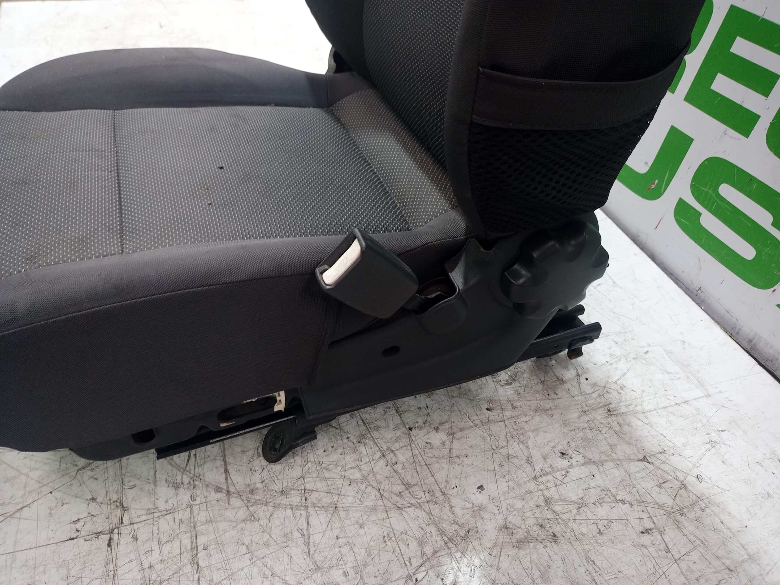 asiento_delantero_derecho_96993098_chevrolet_aveo_ls
