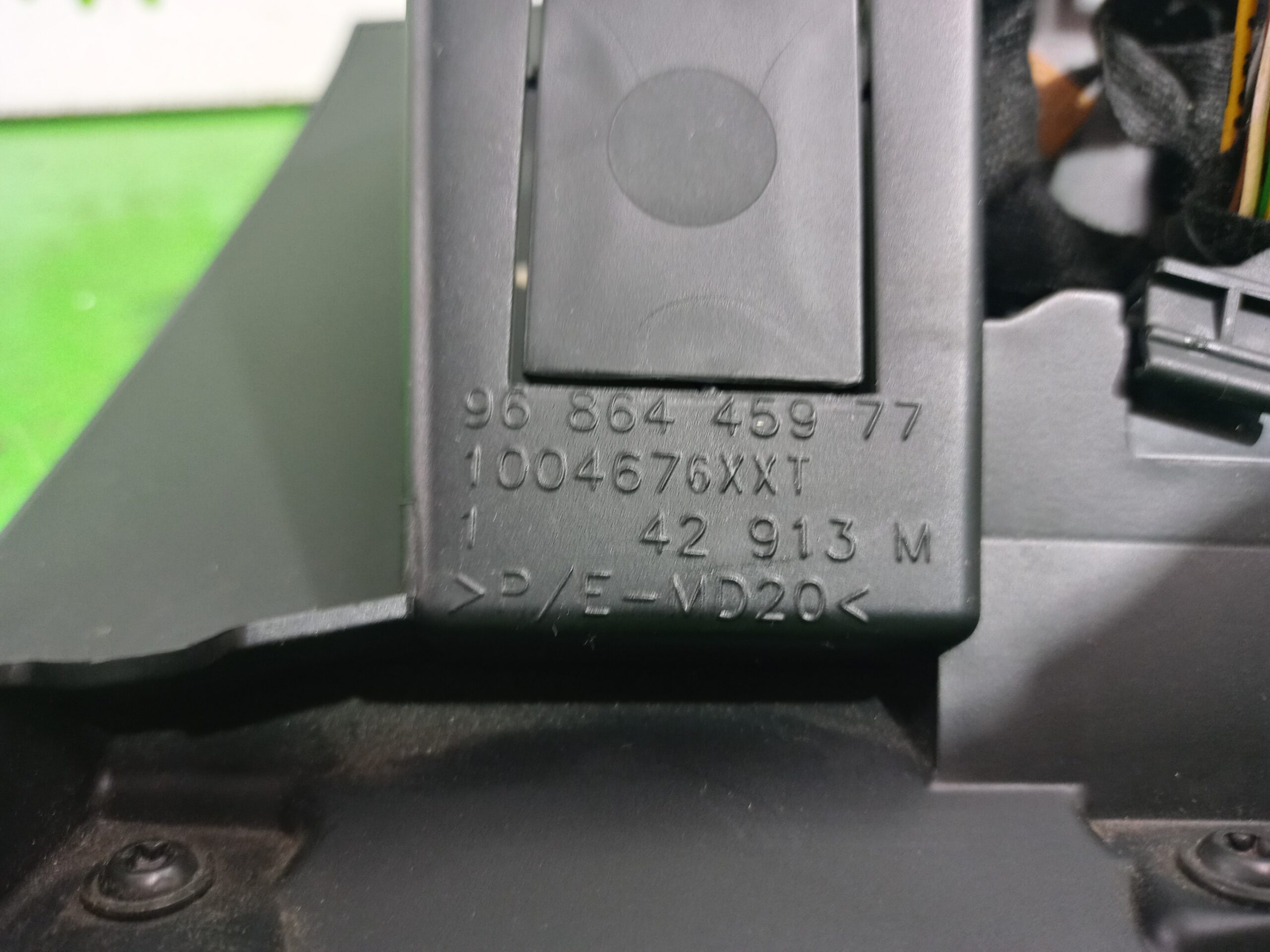 guantera_9686445977_peugeot_508_active