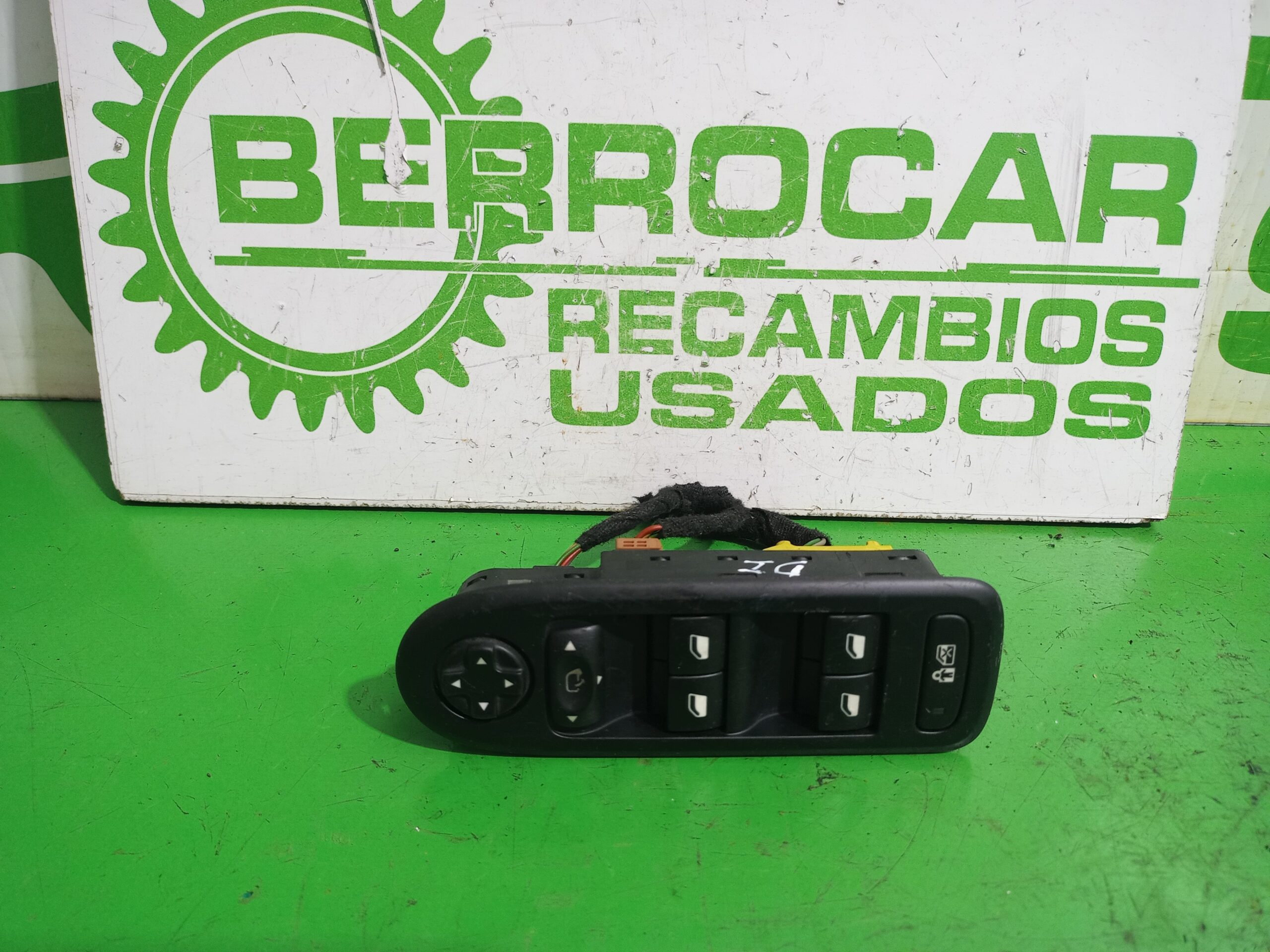 mando_elevalunas_delantero_izquierdo_98026370zd_peugeot_508_active