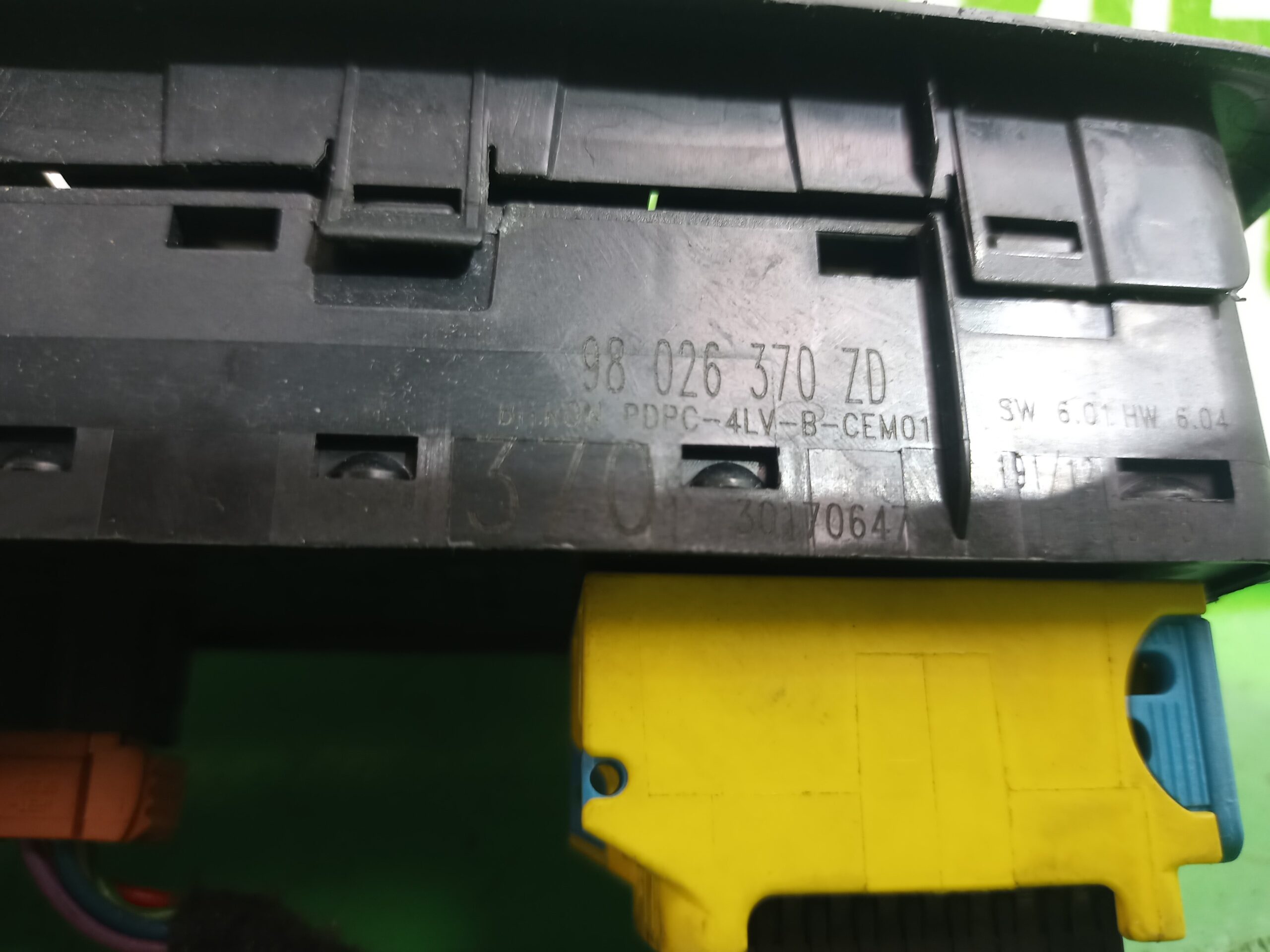 mando_elevalunas_delantero_izquierdo_98026370zd_peugeot_508_active