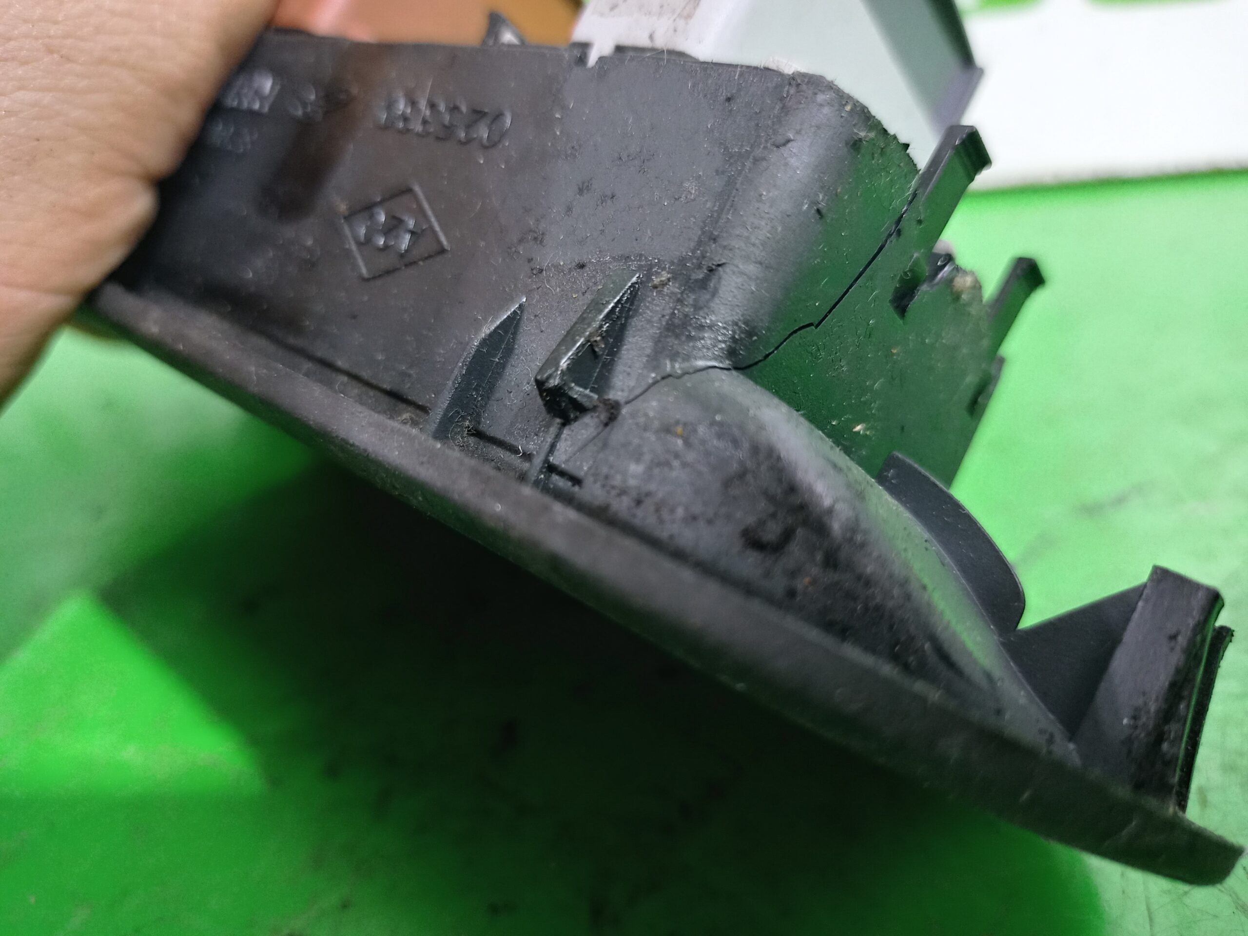 mando_elevalunas_delantero_izquierdo_8200160603_renault_scenic_ii_grand_emotion