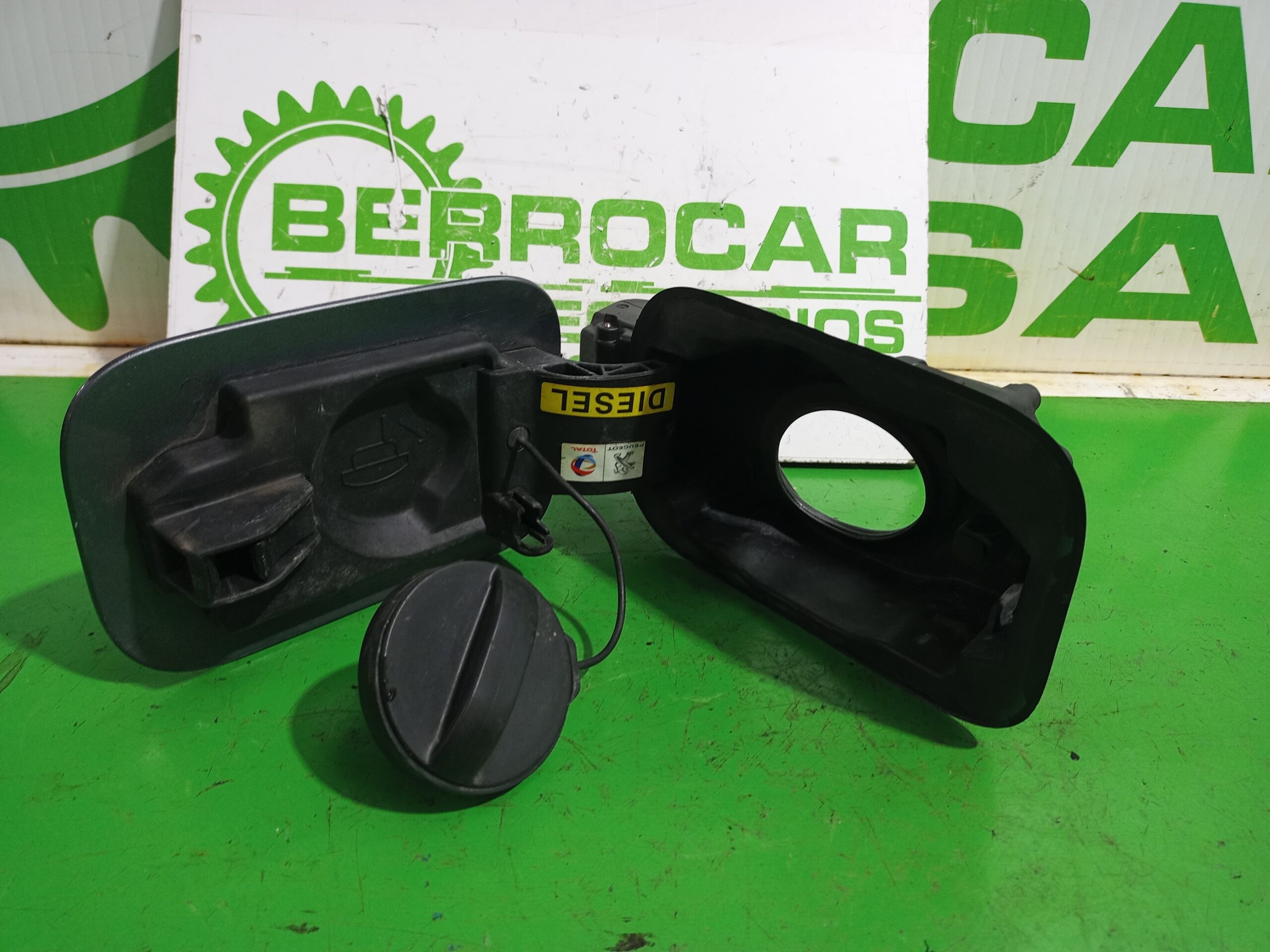 tapa_exterior_combustible_9670805880_peugeot_508_active