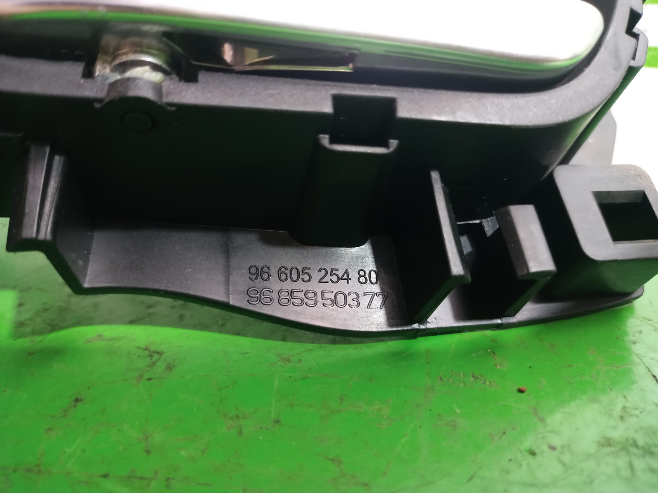 maneta_interior_delantera_izquierda_9660525480_peugeot_508_active