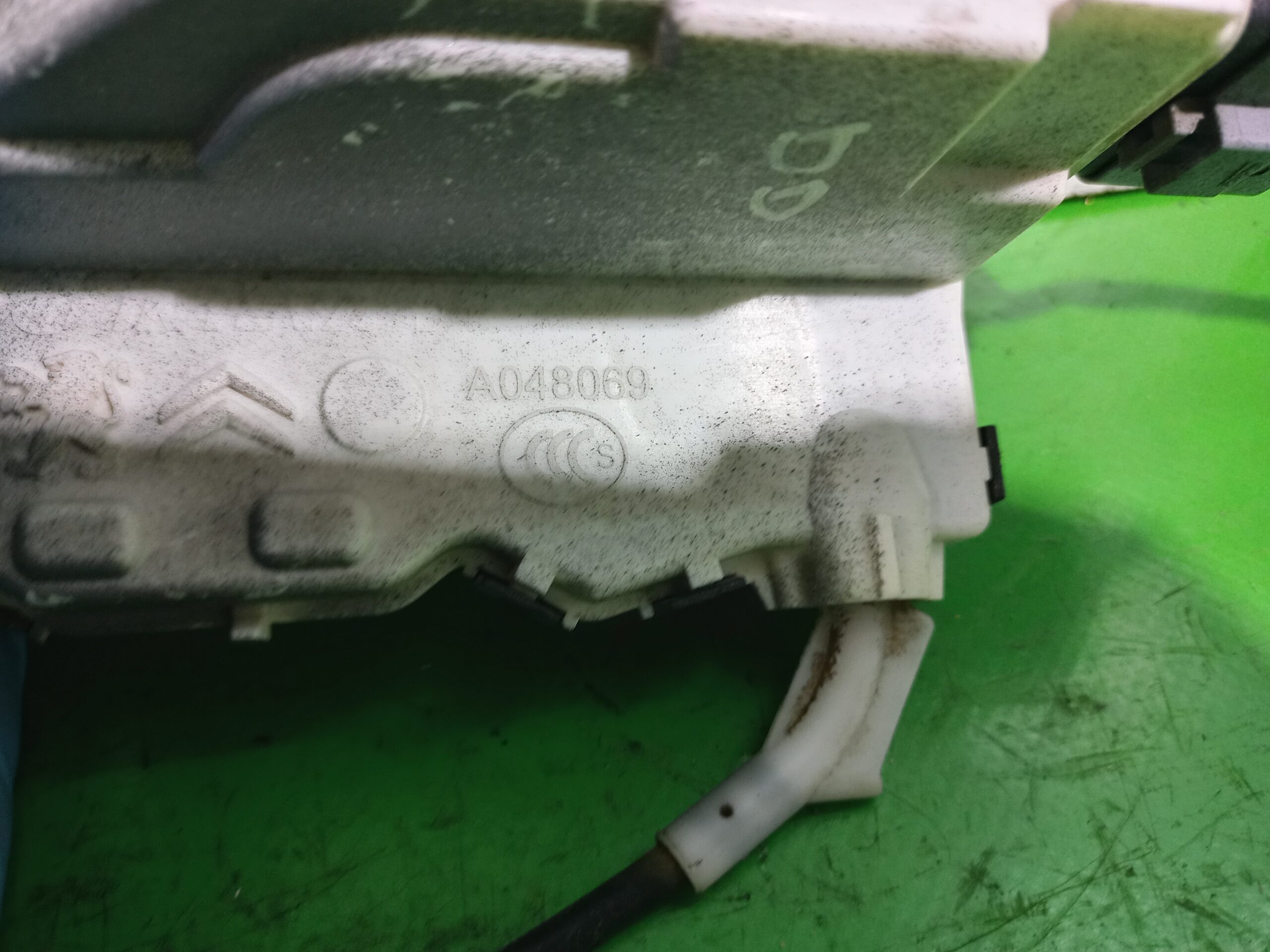 cerradura_puerta_delantera_derecha_a048069_citr_n_c3_exclusive