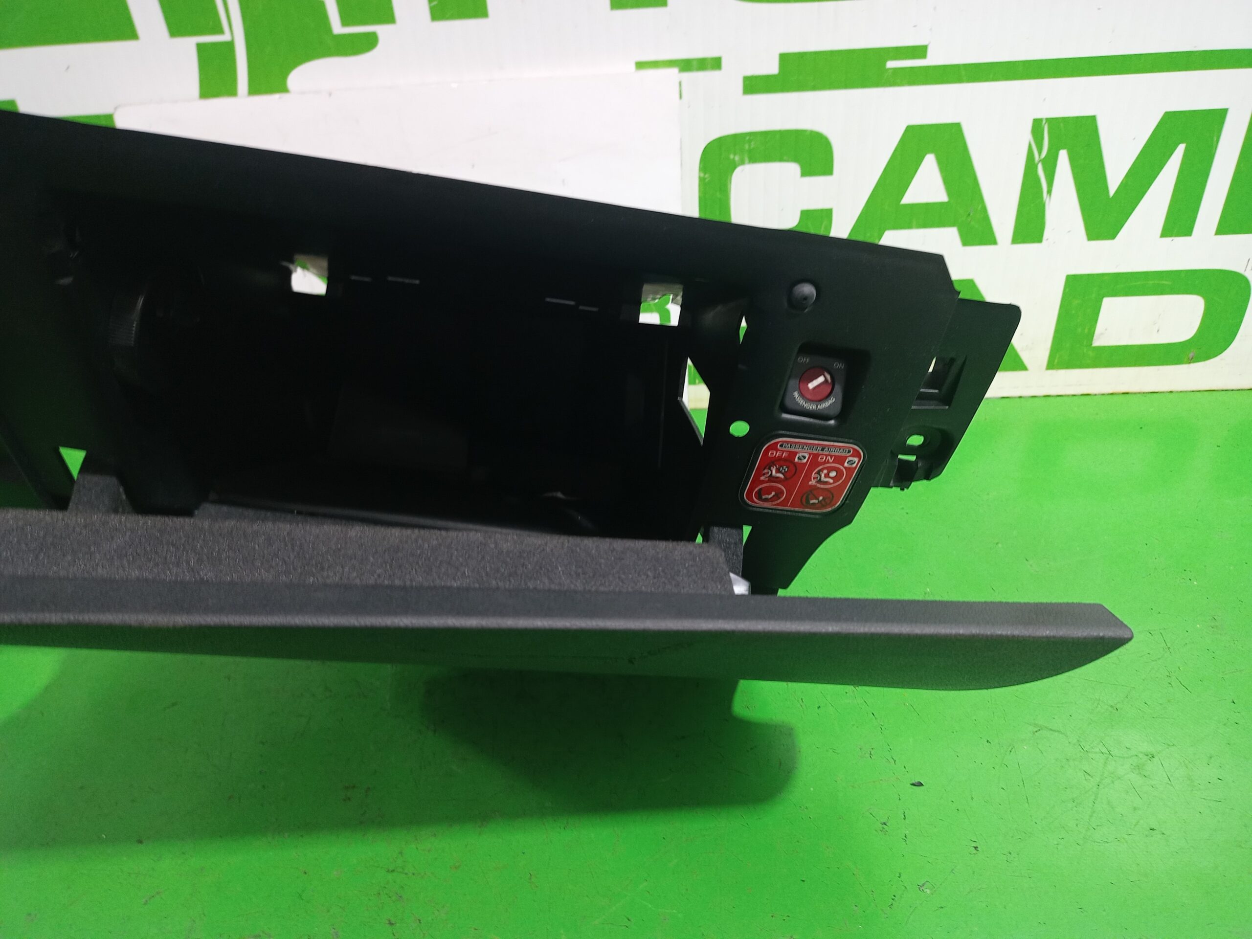 guantera_9686450877_peugeot_508_active