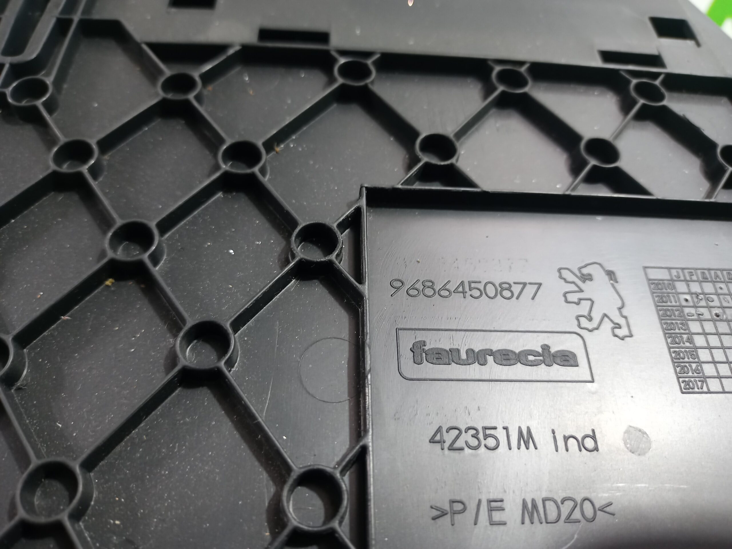 guantera_9686450877_peugeot_508_active