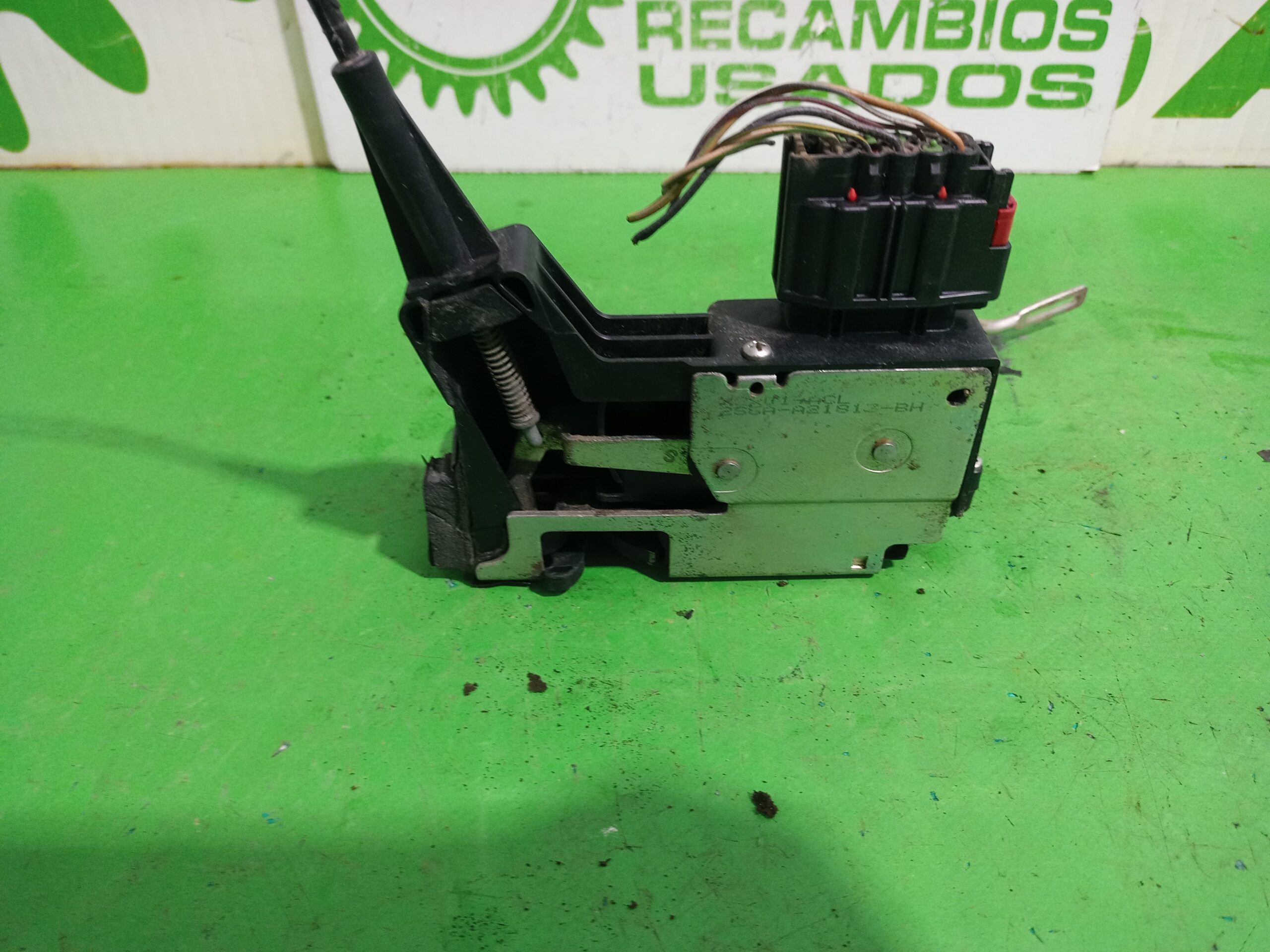 cerradura_puerta_delantera_izquierda_1372467_ford_fiesta_cbk_fun