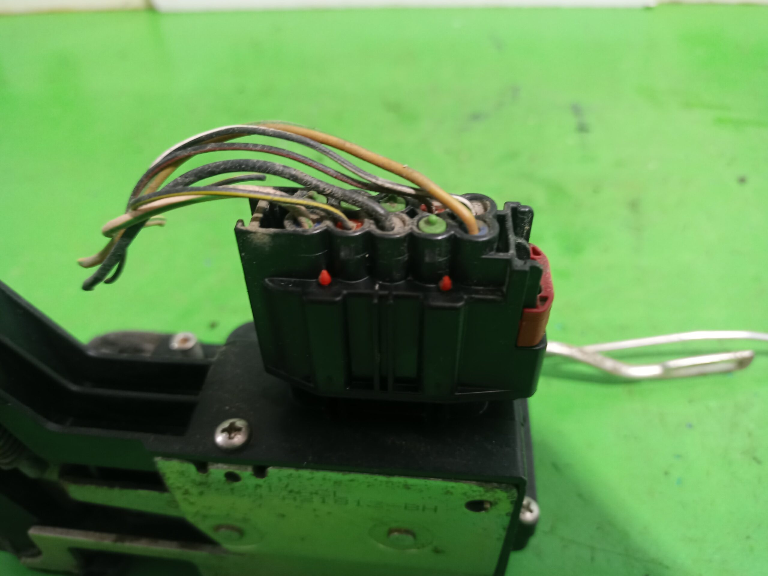 cerradura_puerta_delantera_izquierda_1372467_ford_fiesta_cbk_fun