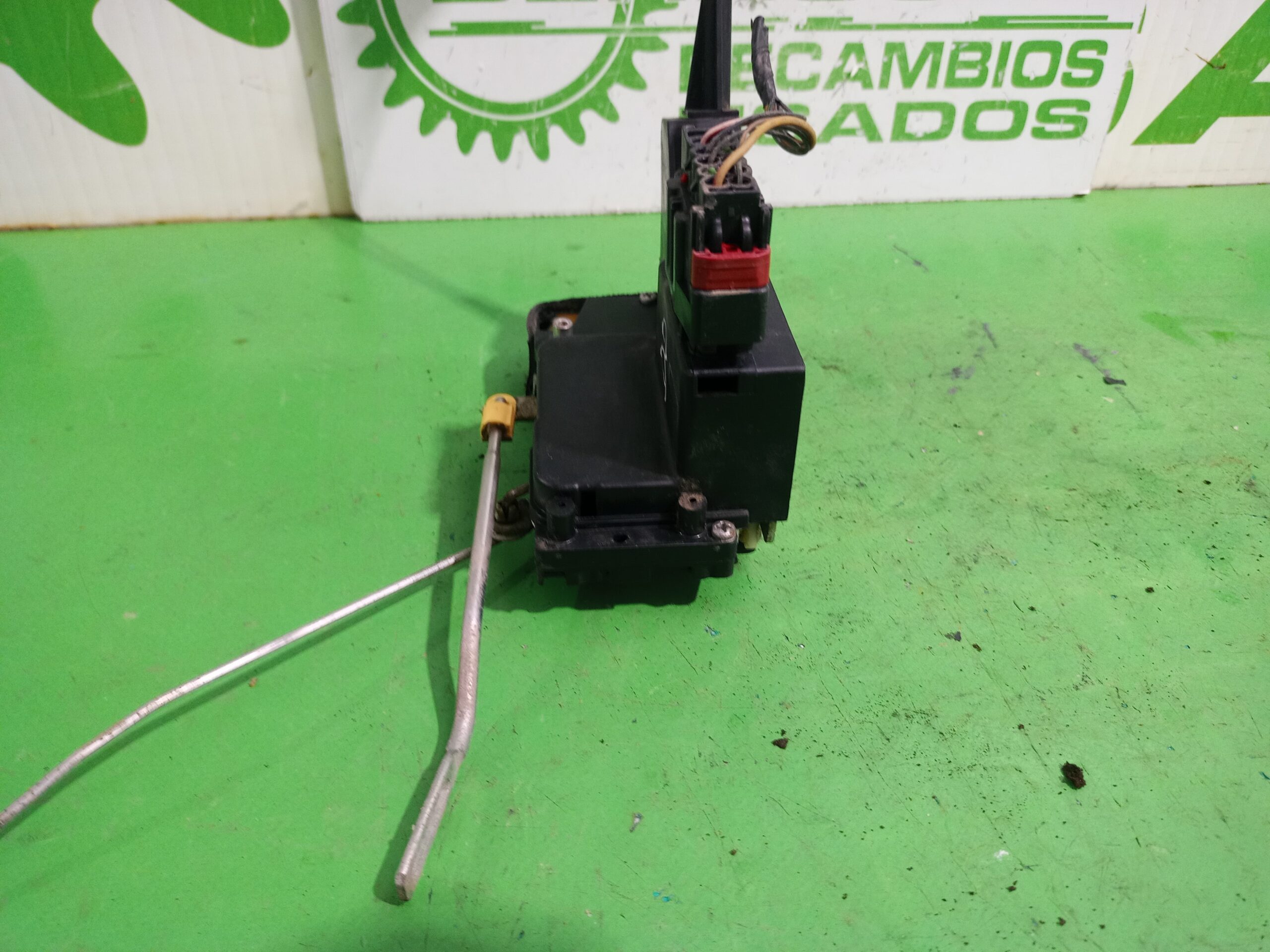 cerradura_puerta_delantera_derecha_1372462_ford_fiesta_cbk_fun