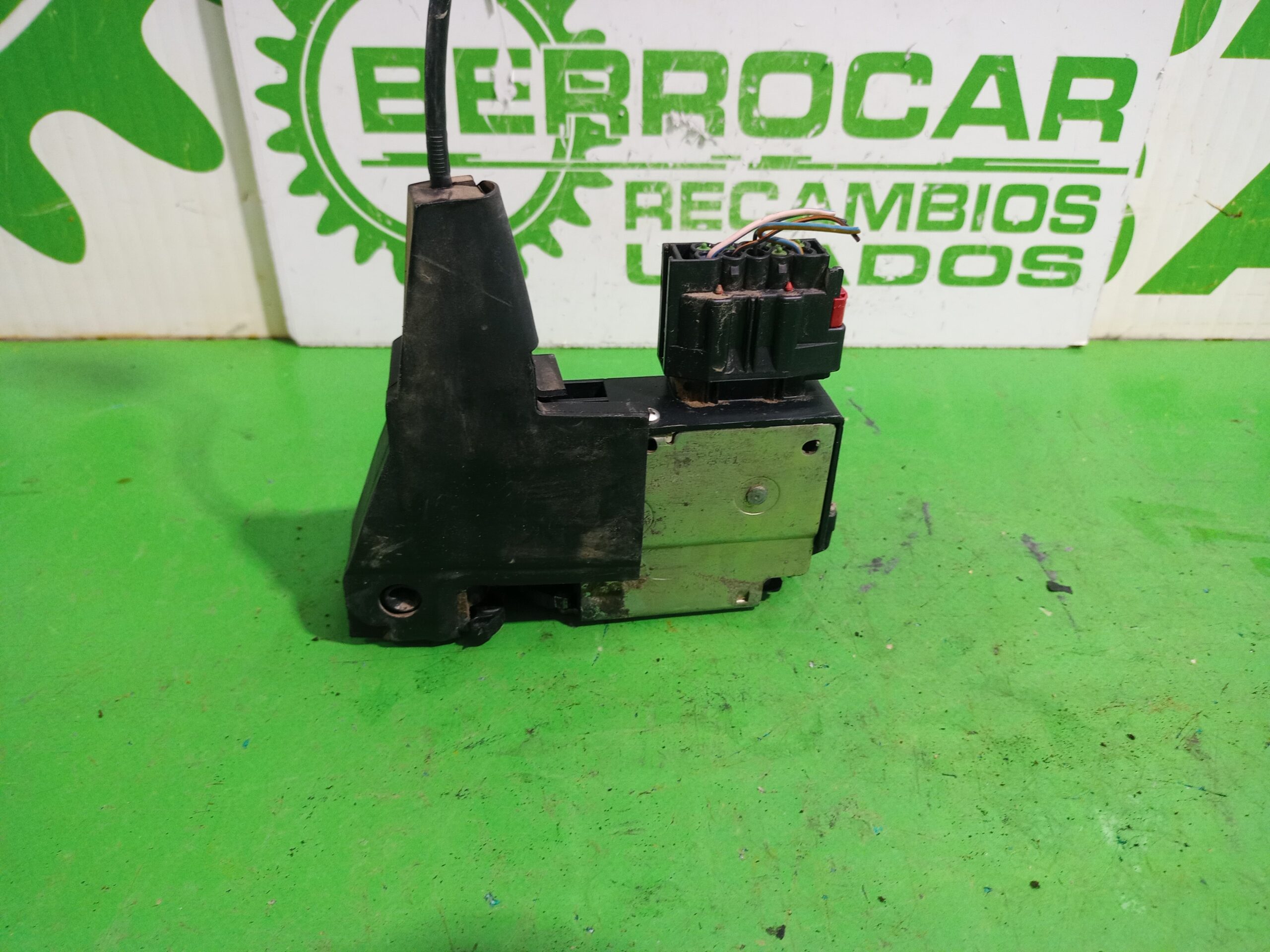 cerradura_puerta_trasera_izquierda_1372487_ford_fiesta_cbk_fun