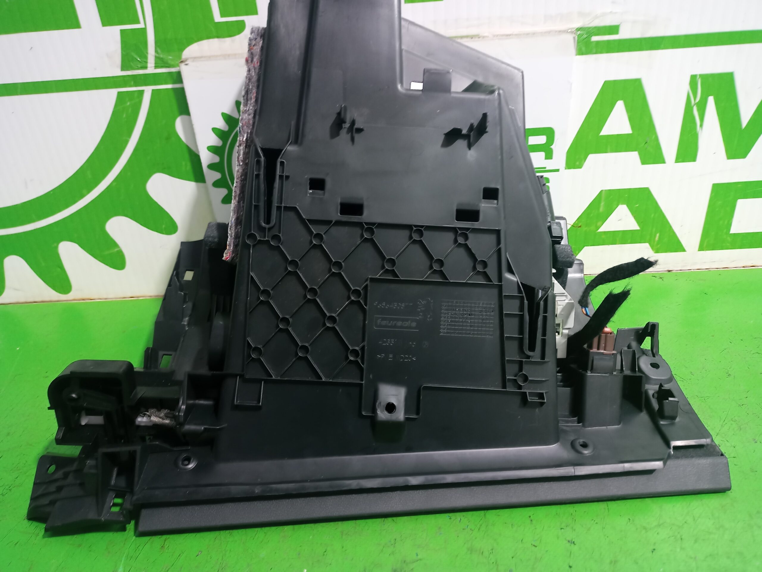 guantera_9686450877_peugeot_508_active