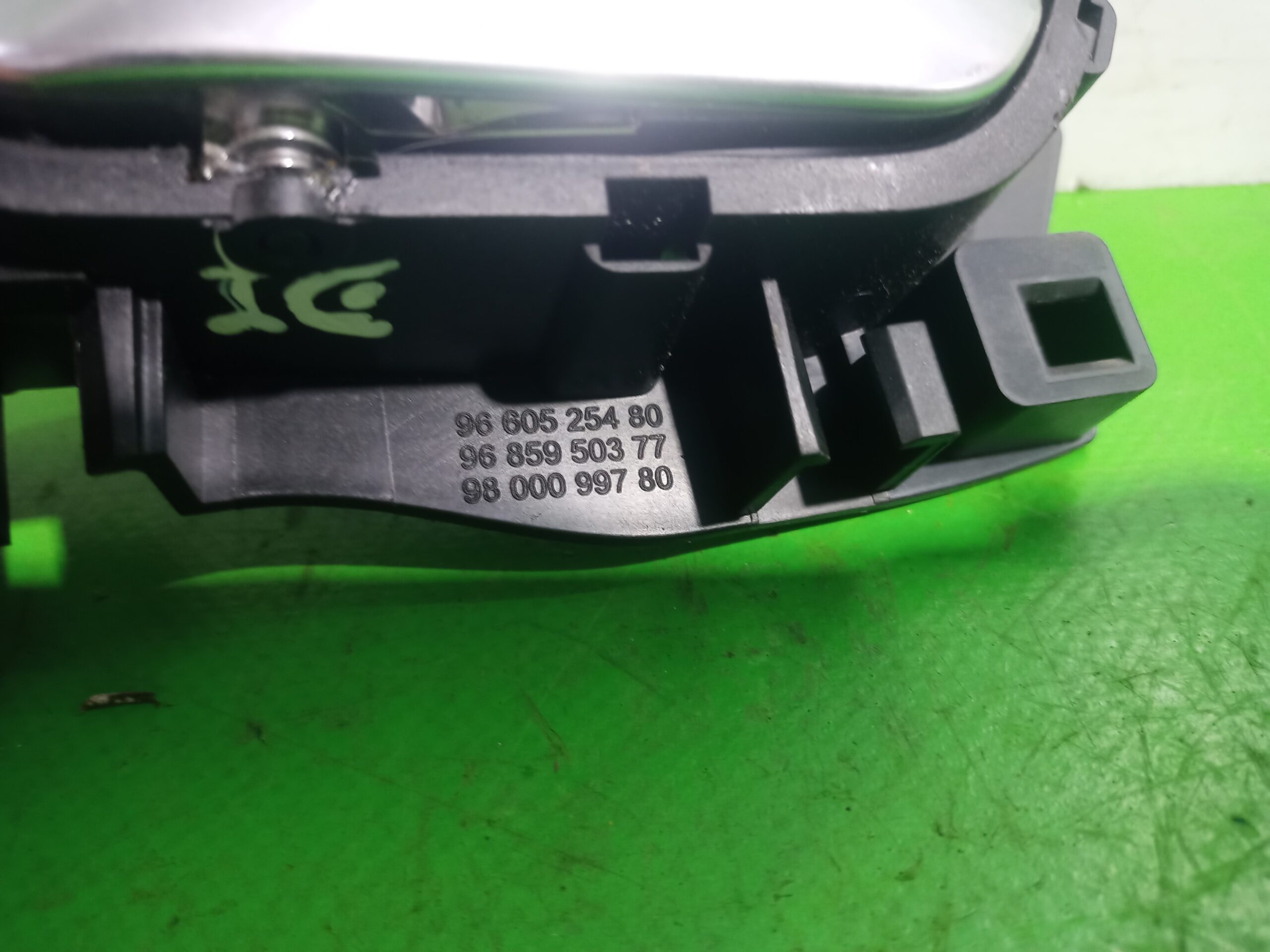 maneta_interior_delantera_izquierda_9660525480_peugeot_508_active