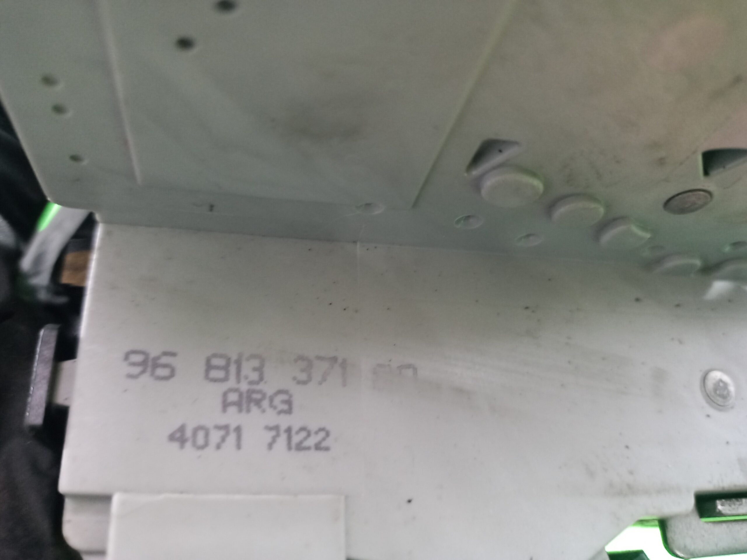 cerradura_puerta_delantera_izquierda_9681337180_citr_n_c4_berlina_collection