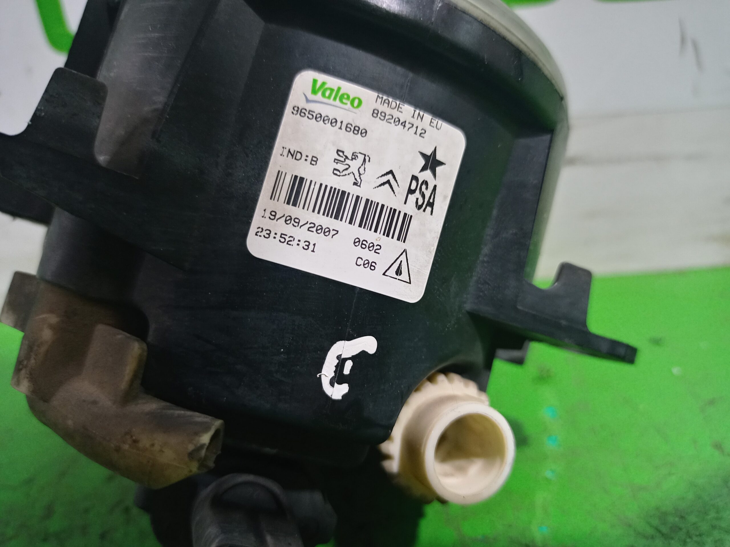 faro_antiniebla_derecho_9650001680_citr_n_c4_berlina_collection