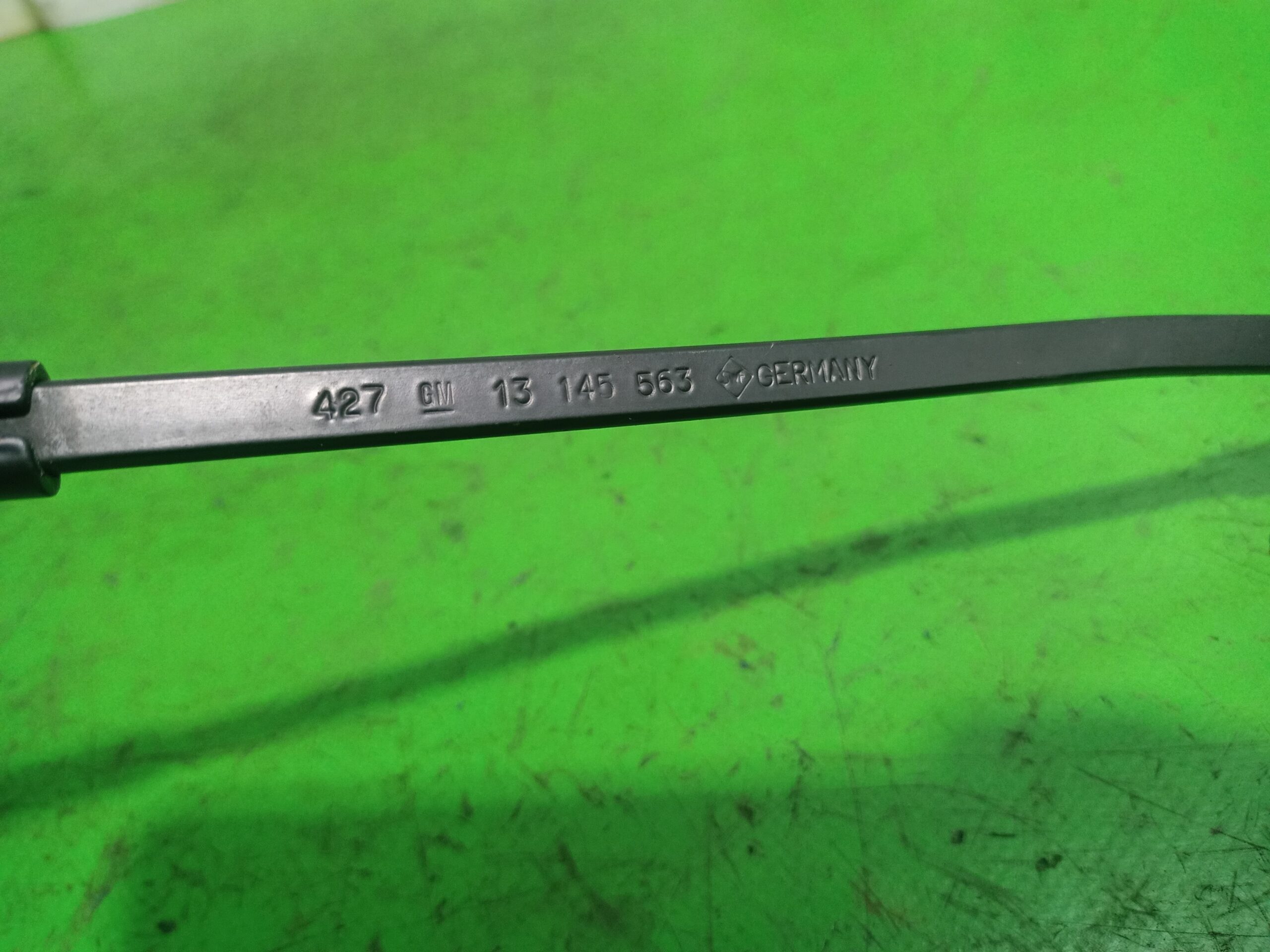 brazo_limpia_delantero_izquierdo_13145563_opel_zafira_b_1_9_cdti