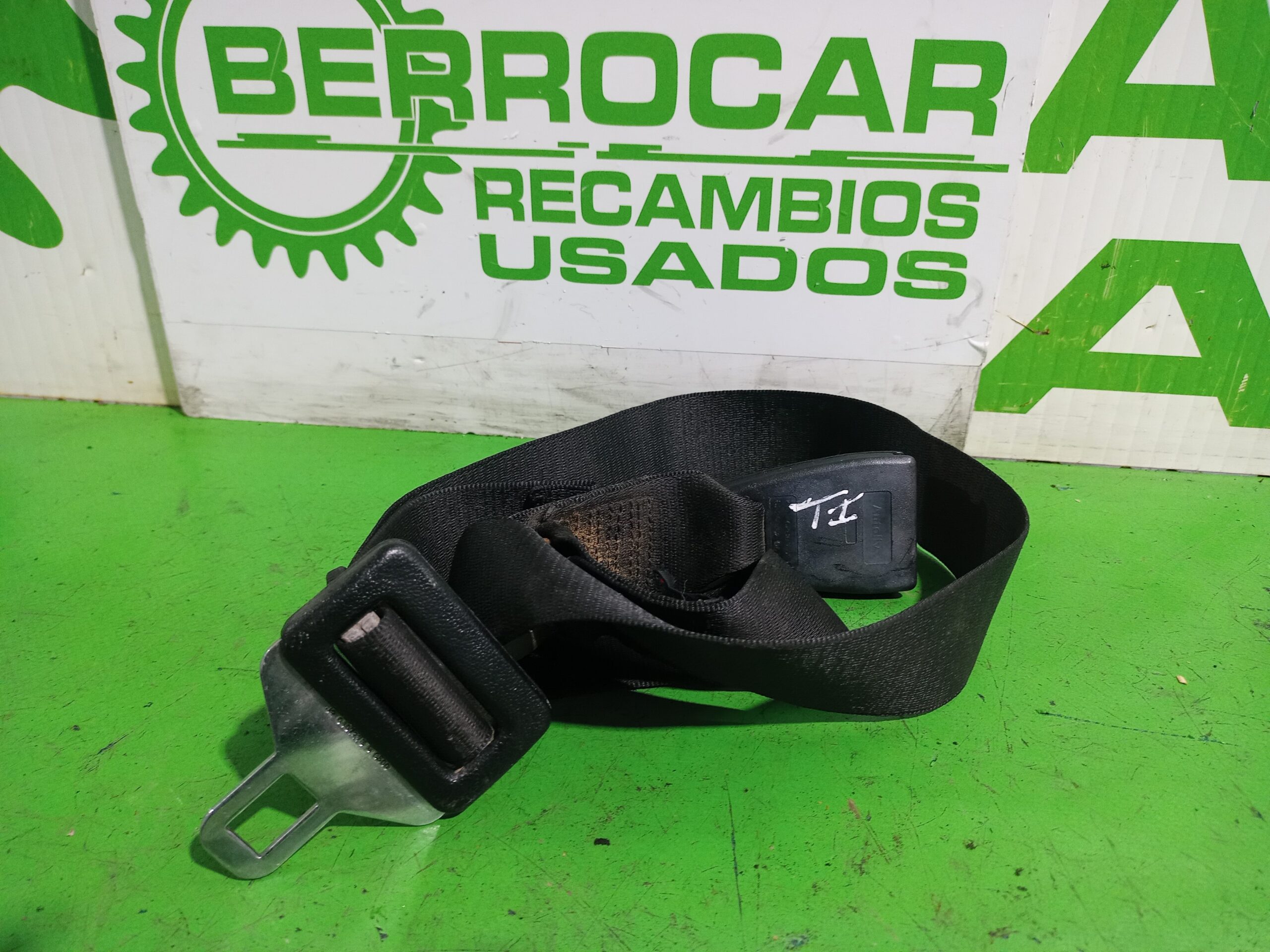 enganche_cinturon_trasero_izquierdo_72118202591_bmw_serie_3_berlina_e46_320d