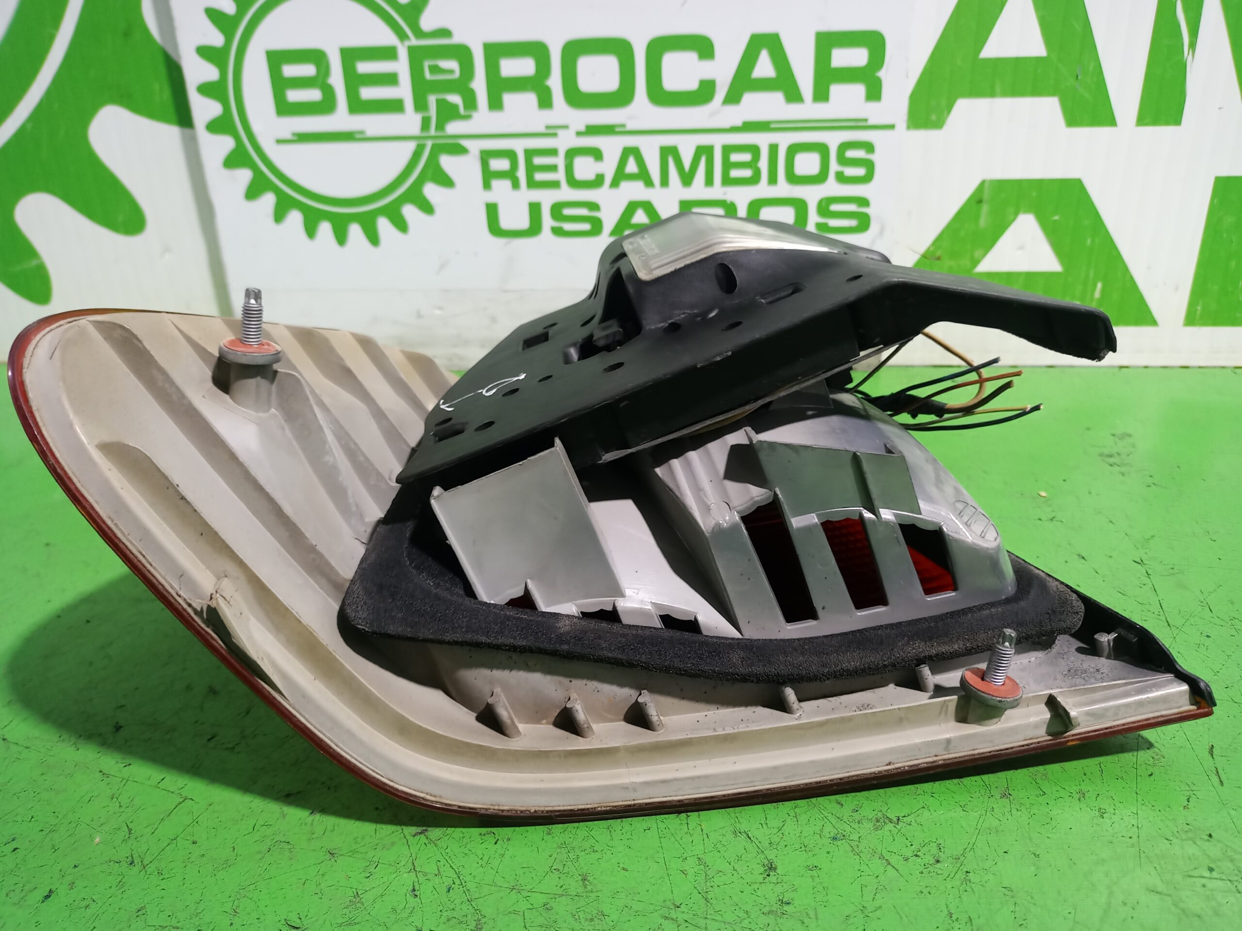 piloto_trasero_derecho_230022r2_63218364922_bmw_serie_3_berlina_e46_320d