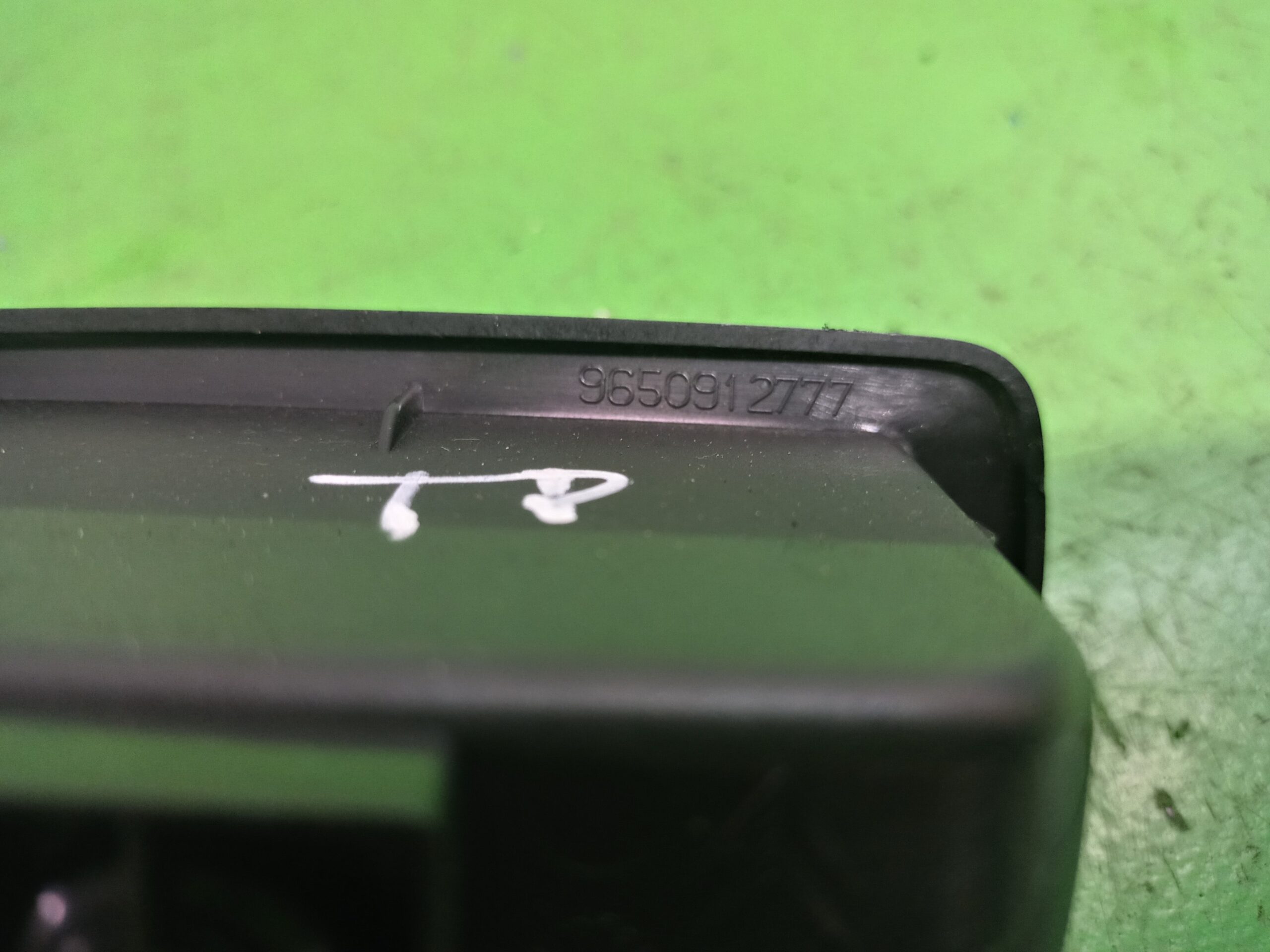 mando_elevalunas_trasero_derecho_9650912777_citr_n_c4_berlina_1_6_16v_hdi