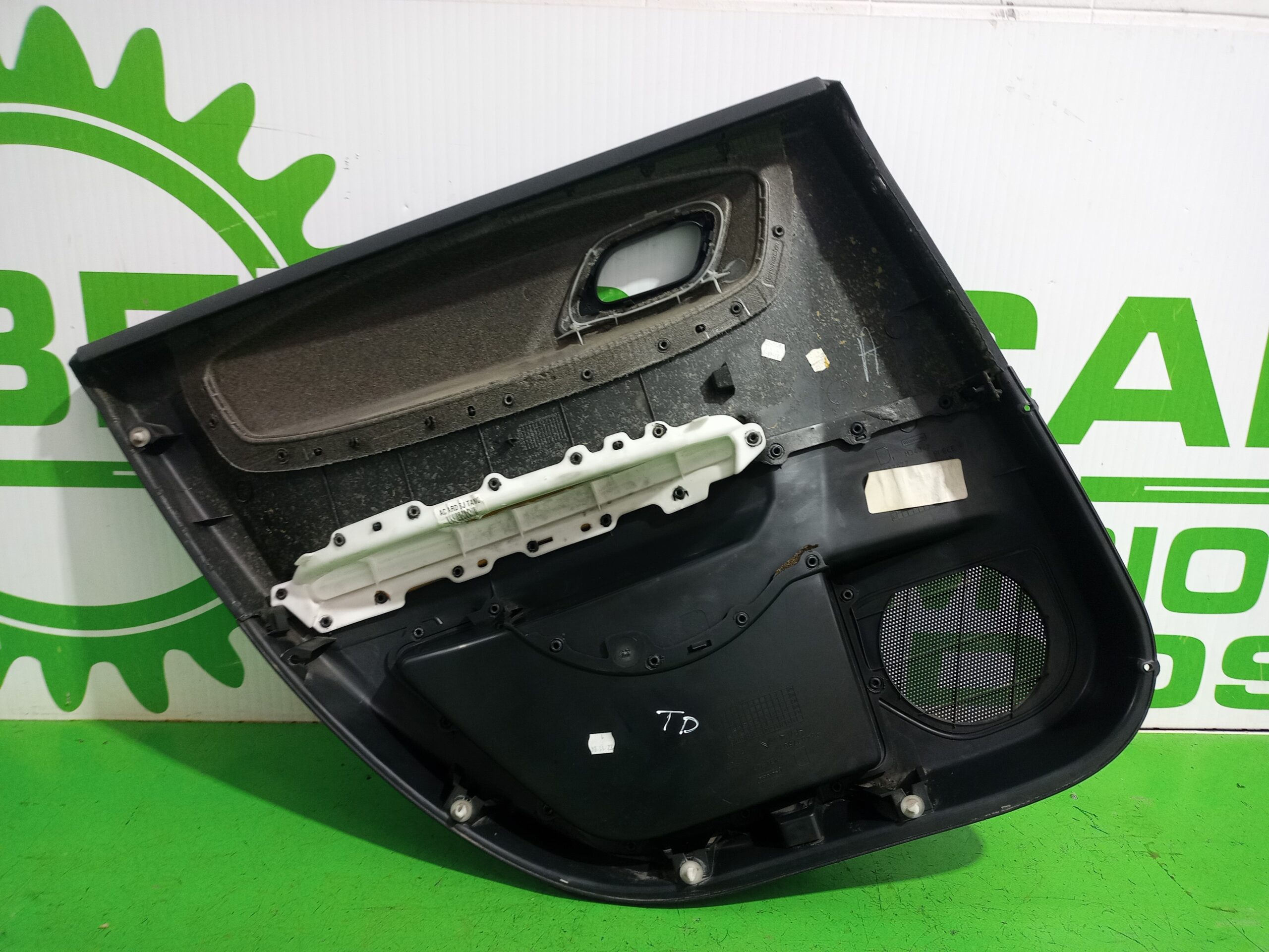 guarnecido_puerta_trasera_derecha_9646278077_citr_n_c4_berlina_1_6_16v_hdi