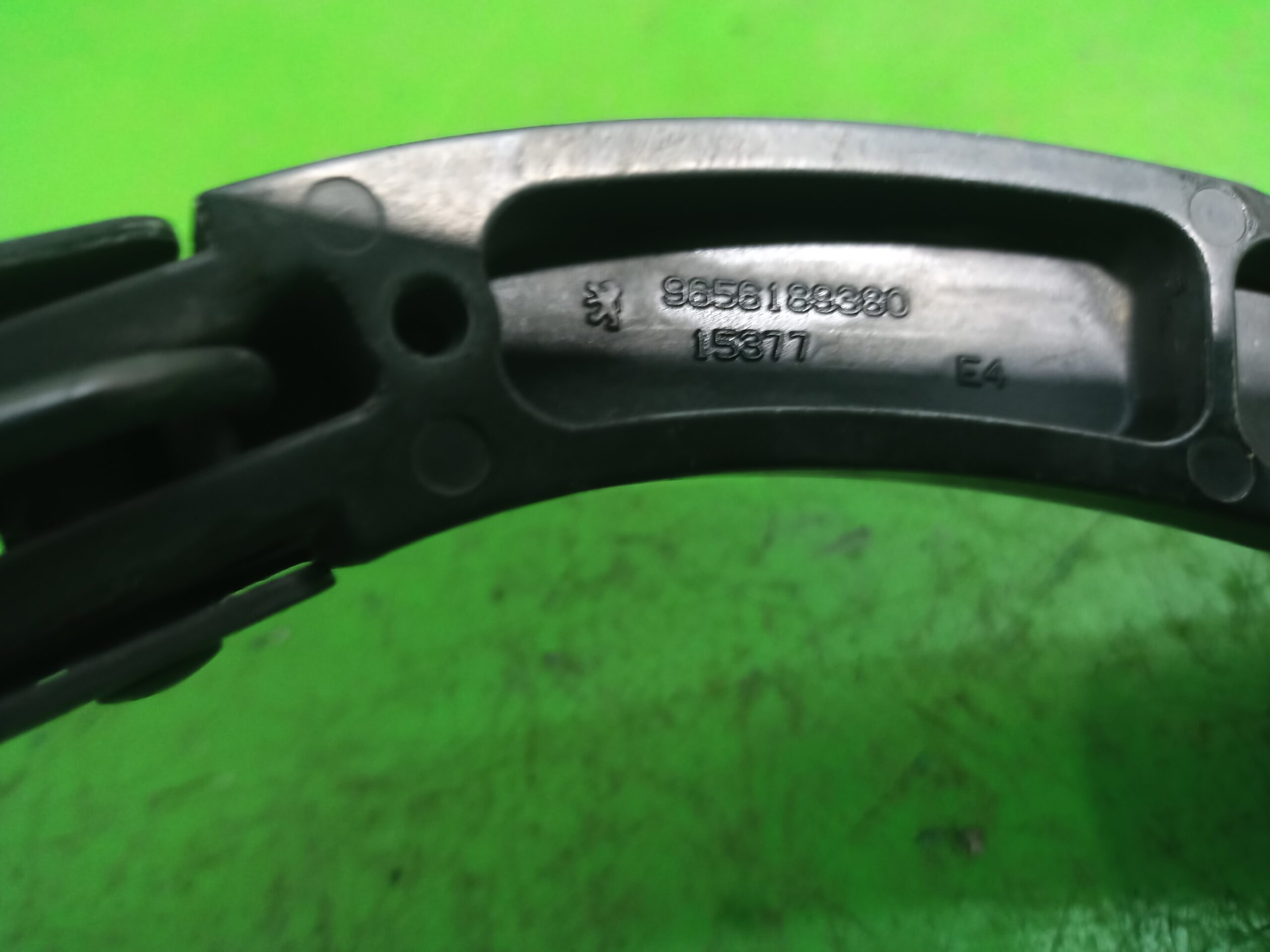 brazo_limpia_delantero_izquierdo_9656189380_peugeot_307_berlina_s2_1_6_16v_hdi