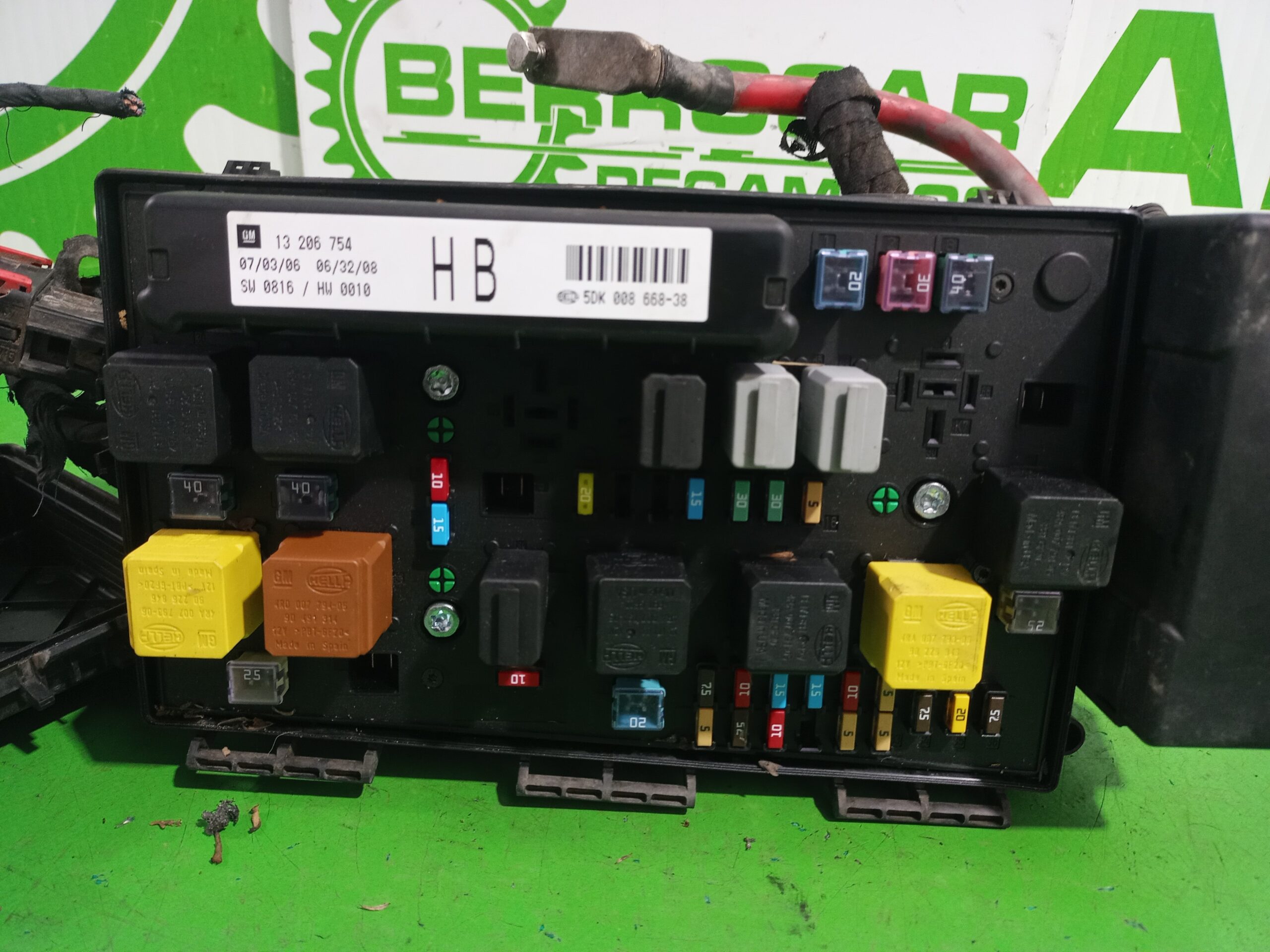 caja_reles_fusibles_13206754_opel_zafira_b_cosmo