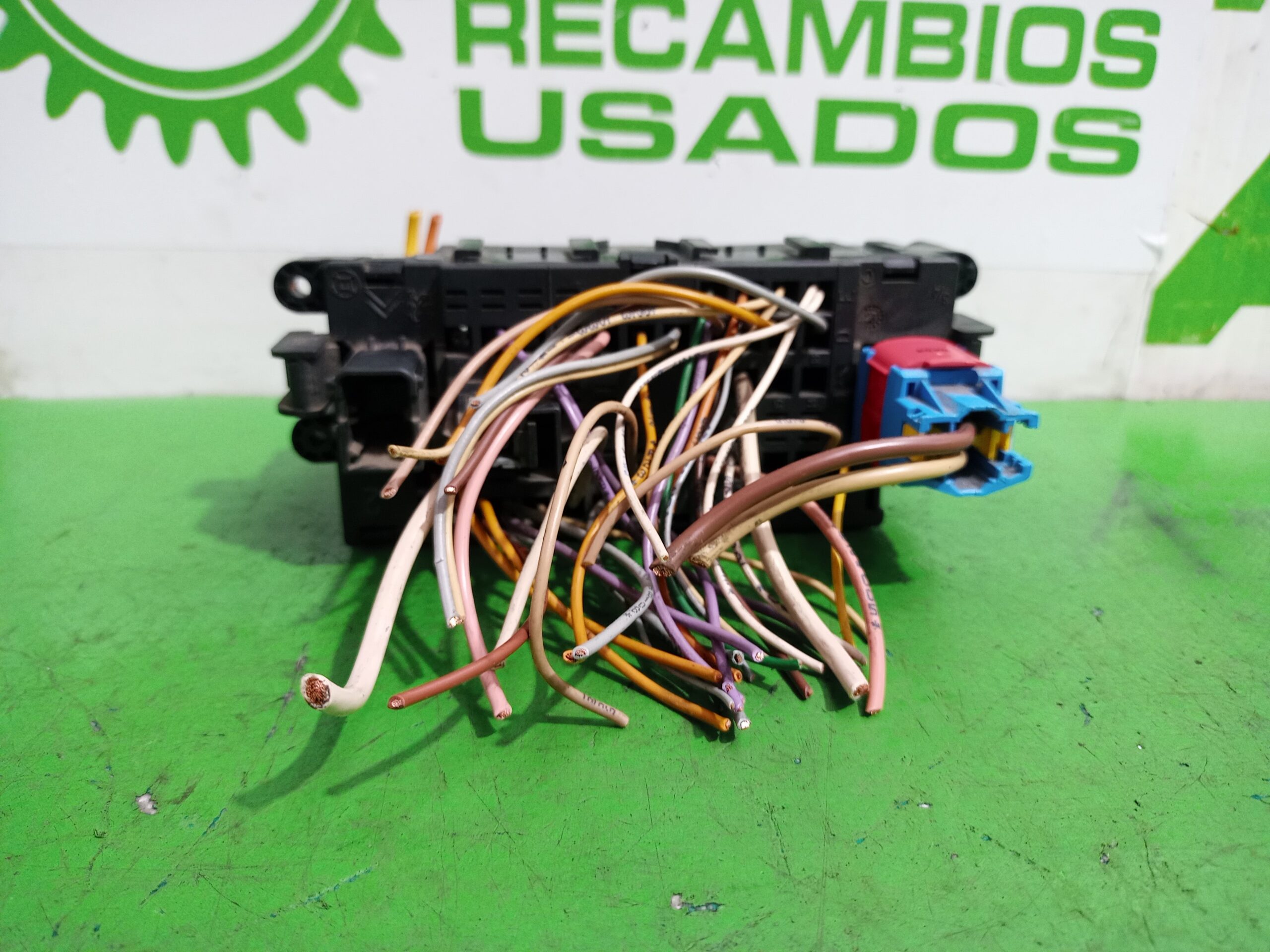 caja_reles_fusibles_963551828_peugeot_partner_s1_2_0_hdi_cat