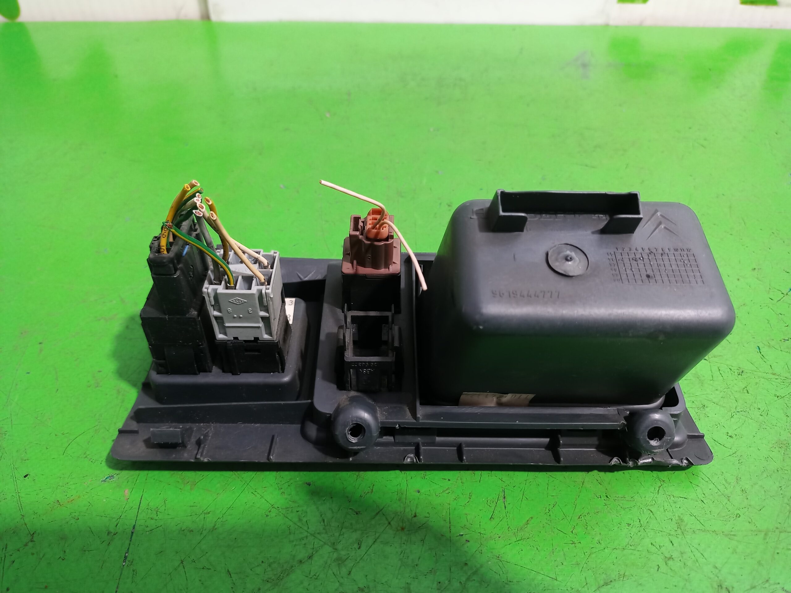 moldura_9635807077_peugeot_partner_s1_2_0_hdi_cat