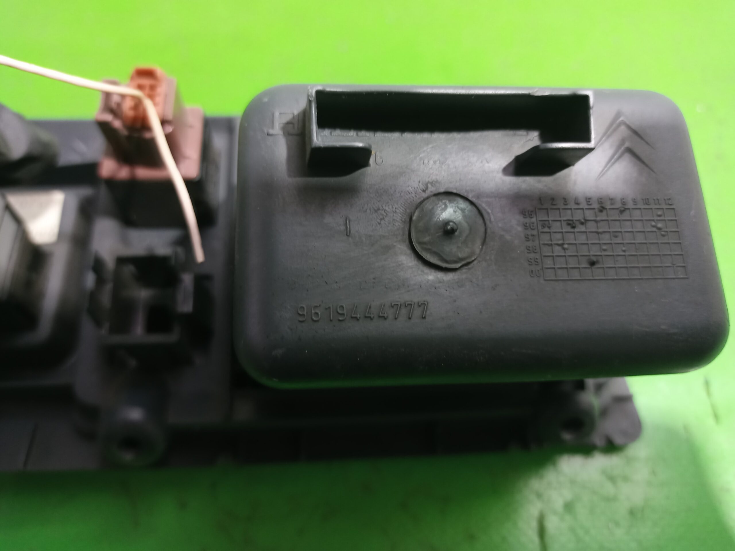 moldura_9635807077_peugeot_partner_s1_2_0_hdi_cat