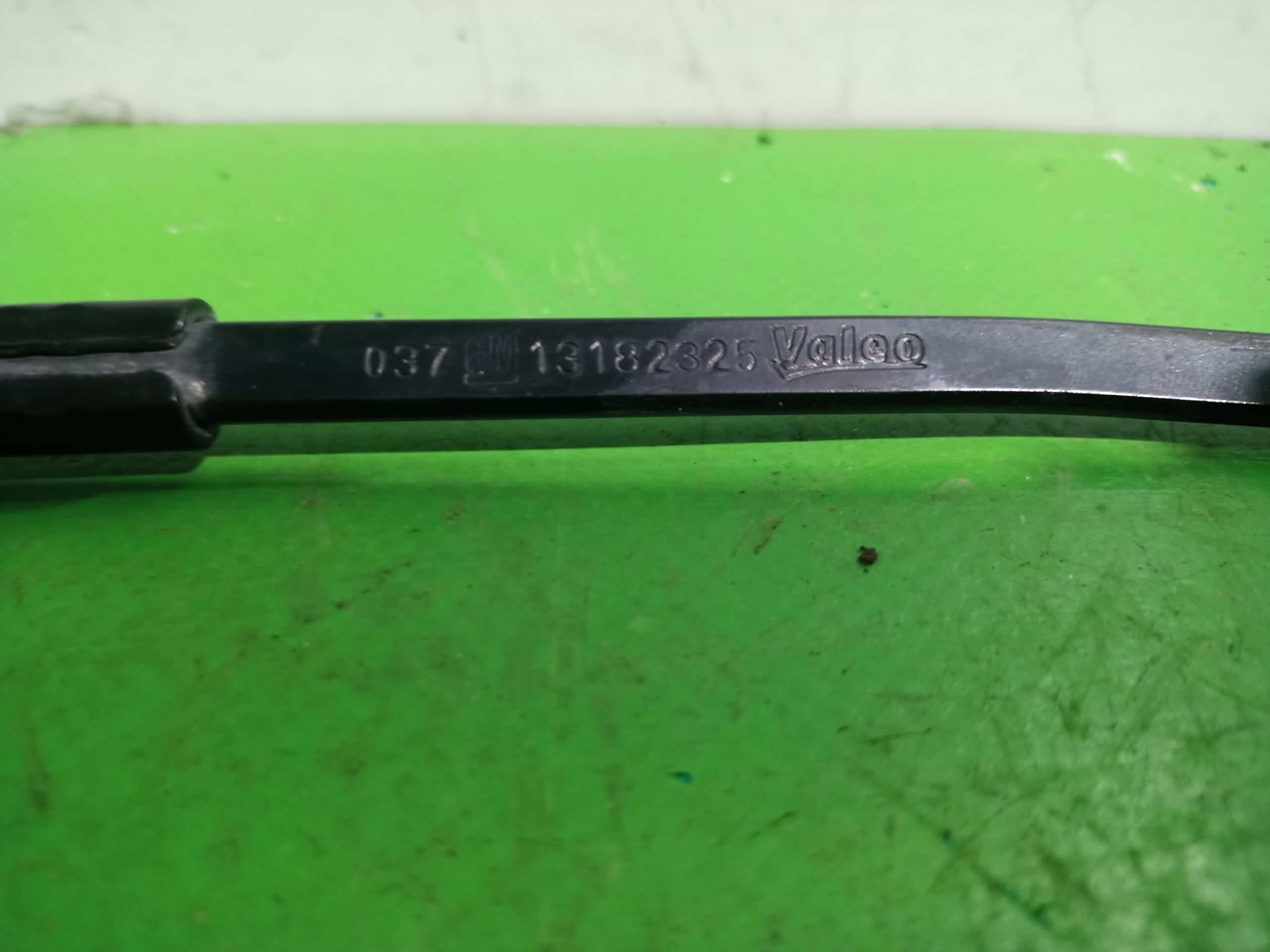 brazo_limpia_delantero_izquierdo_13182325_opel_corsa_d_1_3_16v_cdti