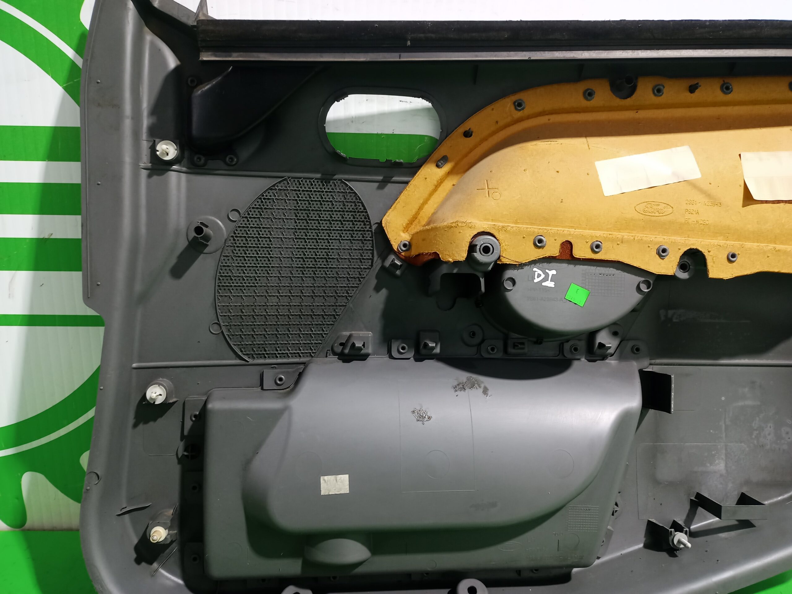 guarnecido_puerta_delantera_izquierda_2s61a23943_ford_fiesta_cbk_ambiente