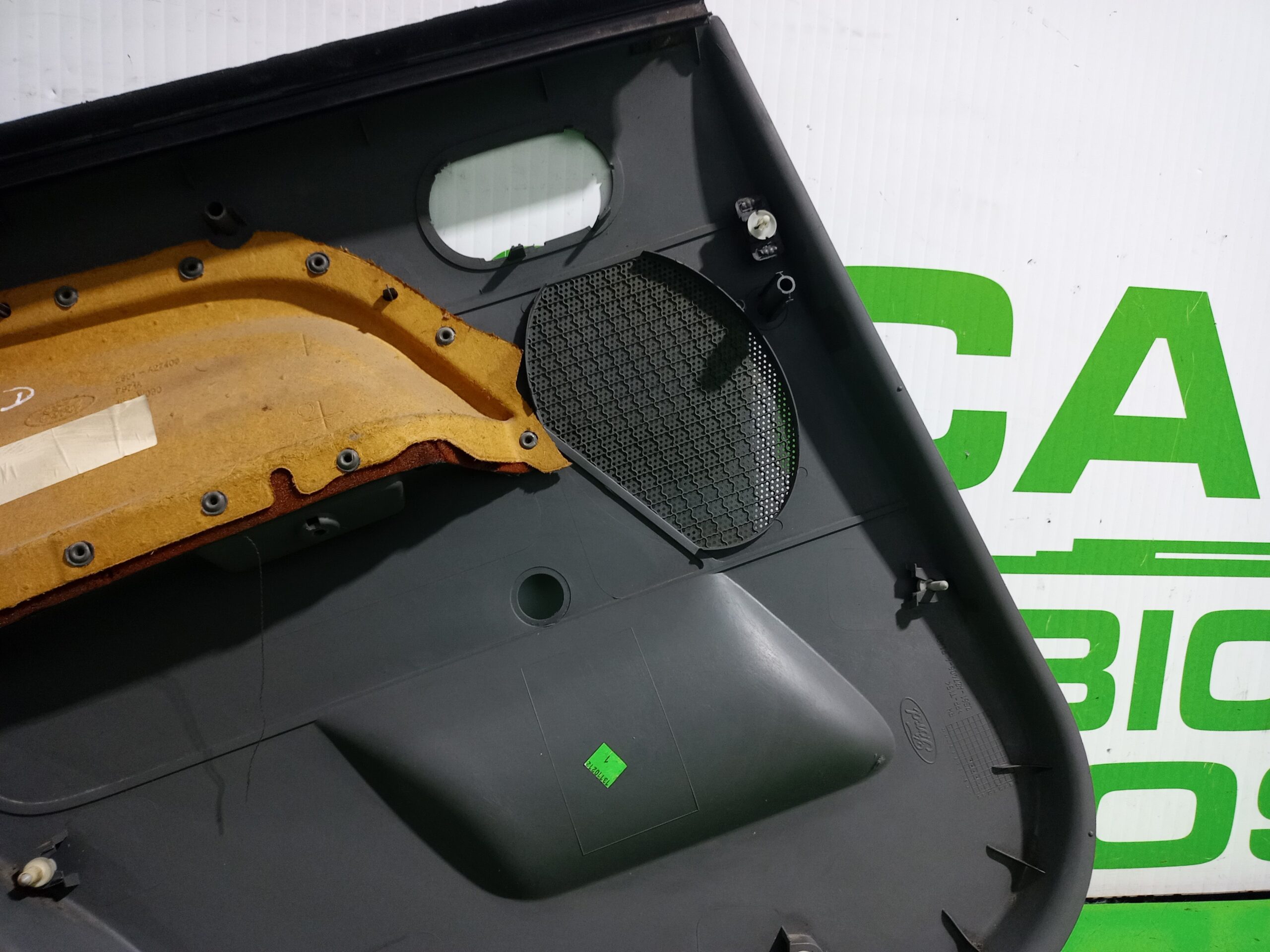 guarnecido_puerta_trasera_derecha_2s61a27406_ford_fiesta_cbk_ambiente