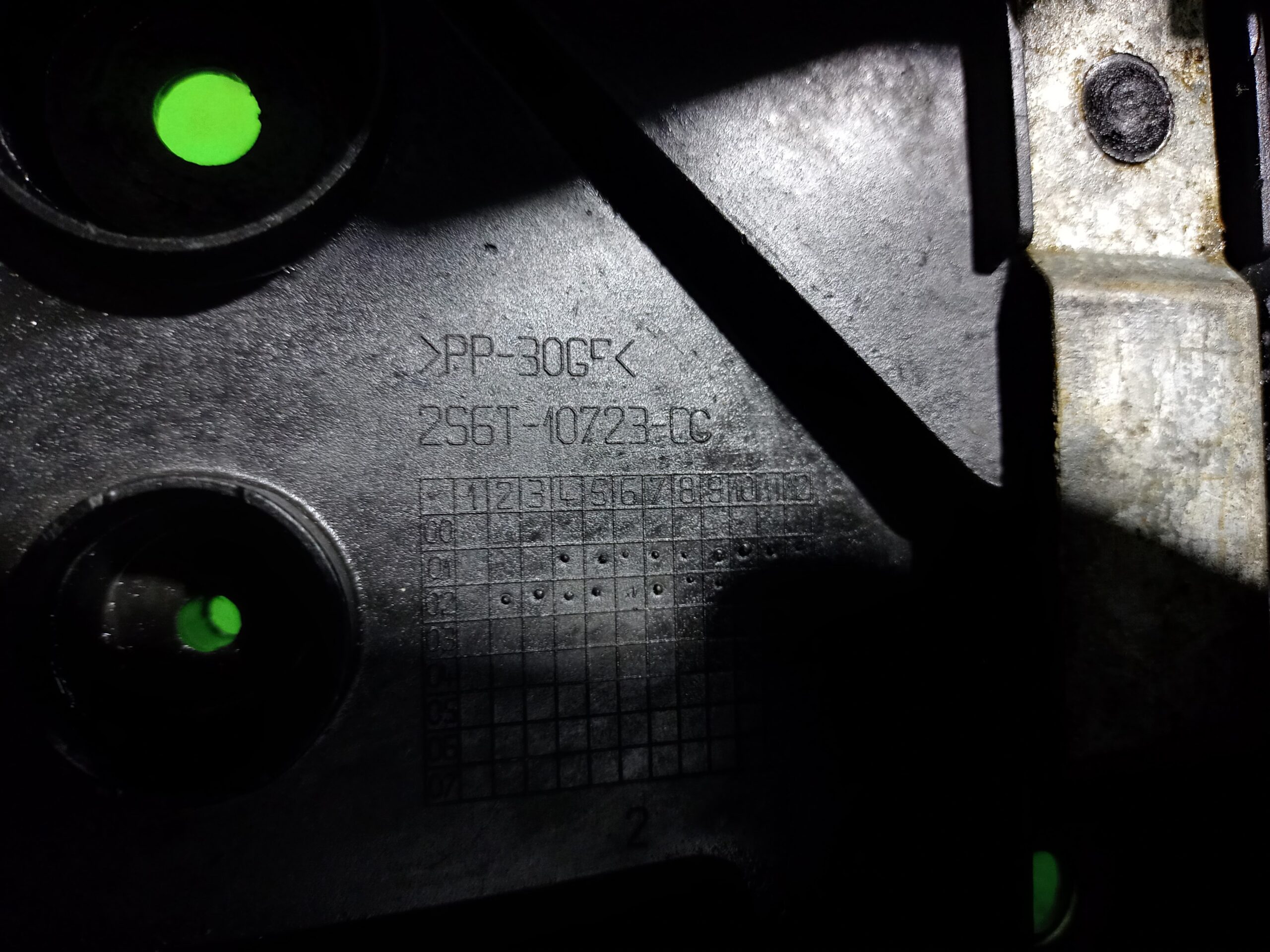 soporte_bateria_2s6t10723_ford_fiesta_cbk_ambiente