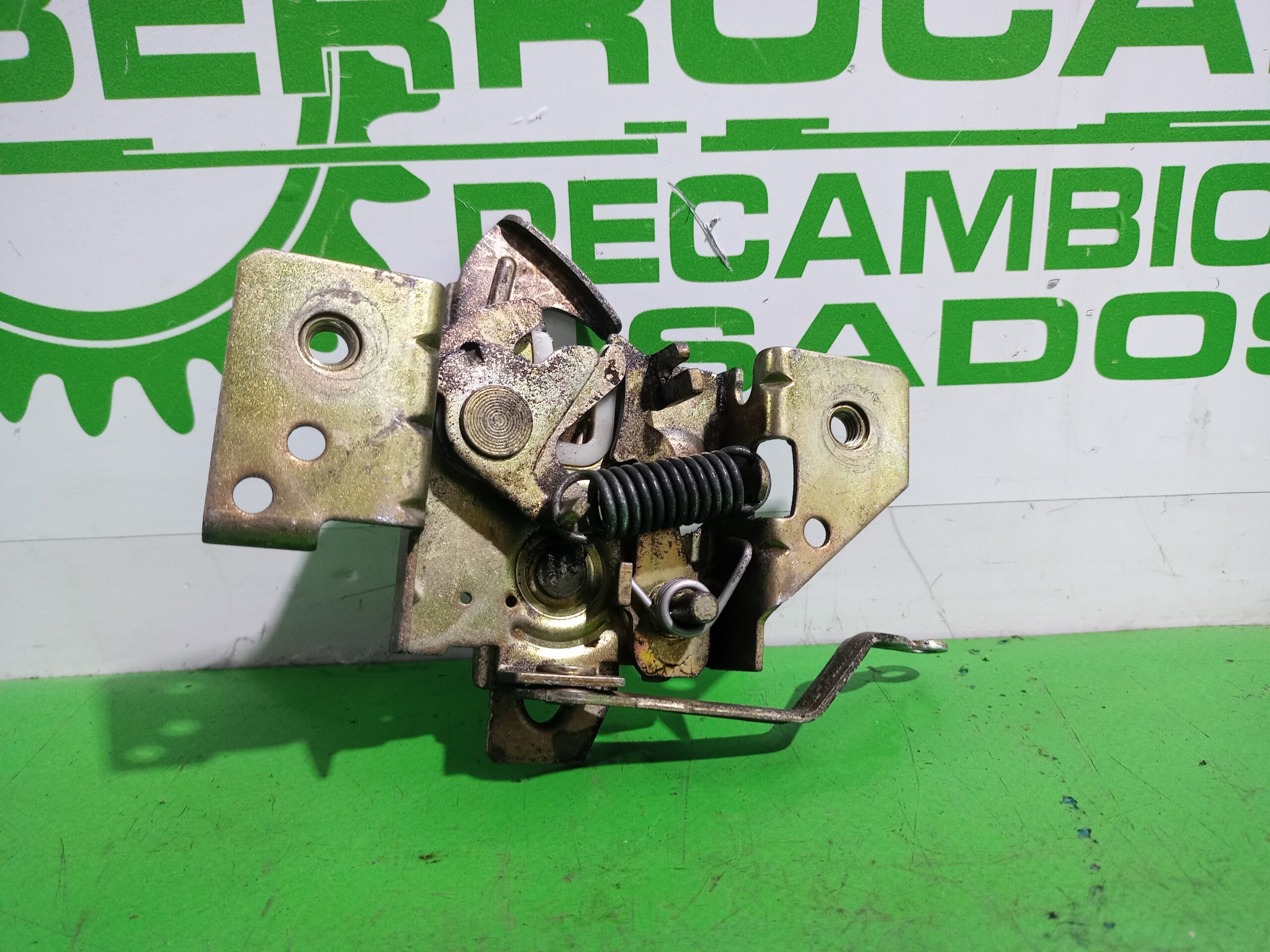 cerradura_capo_1478991_ford_fiesta_cbk_ambiente