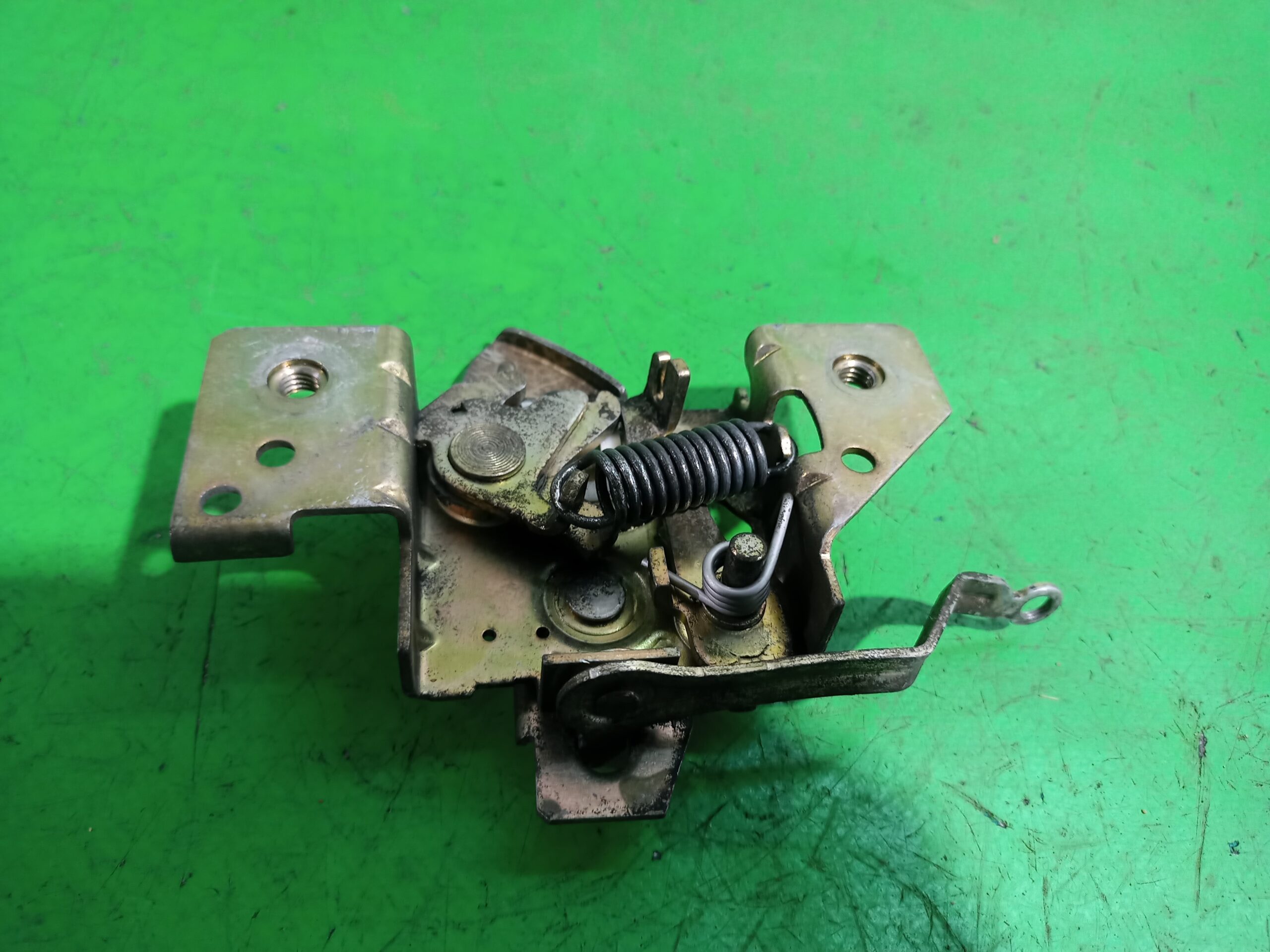 cerradura_capo_1478991_ford_fiesta_cbk_ambiente