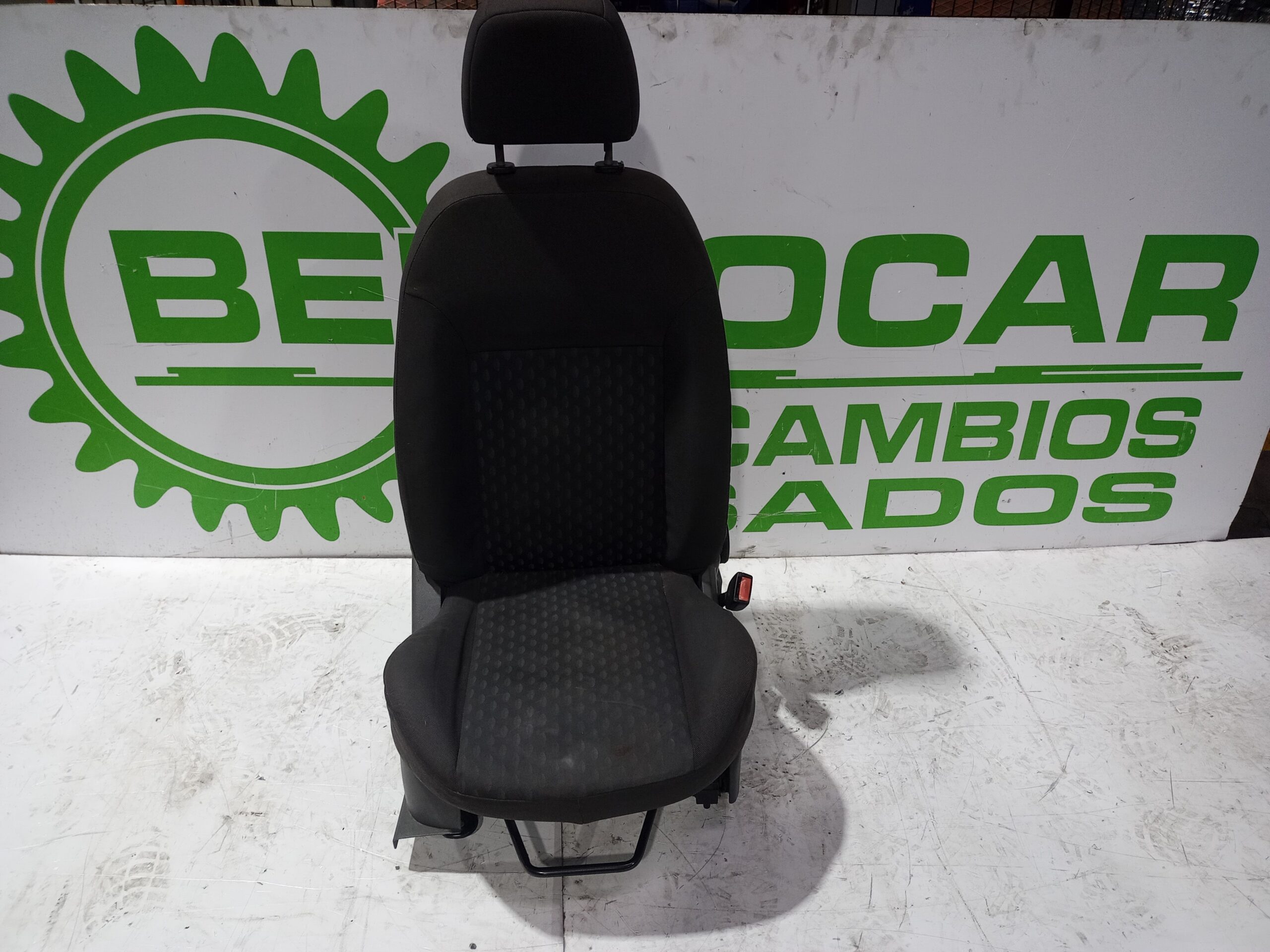 asiento_delantero_derecho_1140808_ford_fiesta_cbk_ambiente