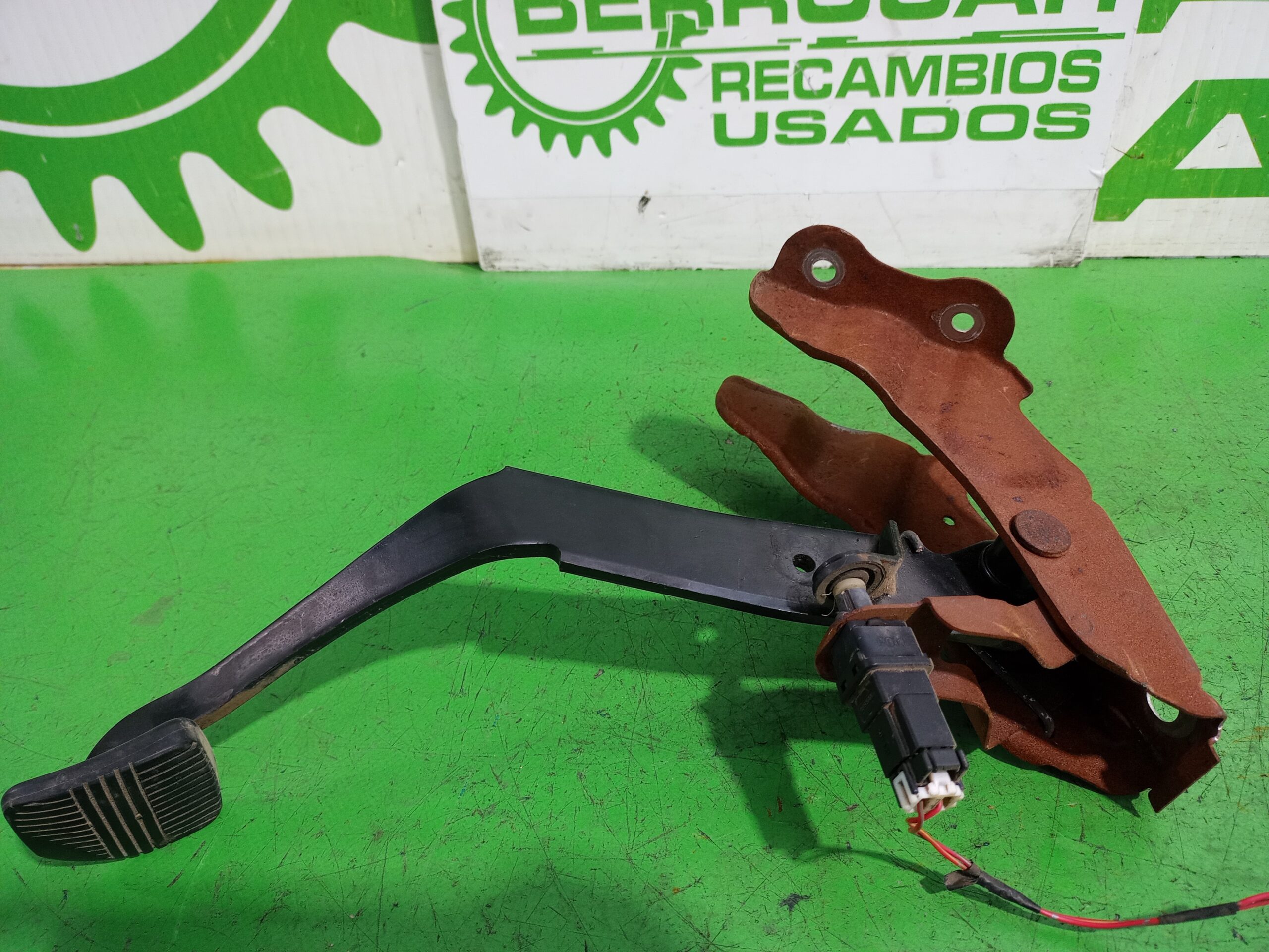 pedal_freno_46501ax700_nissan_micra_k11_basico