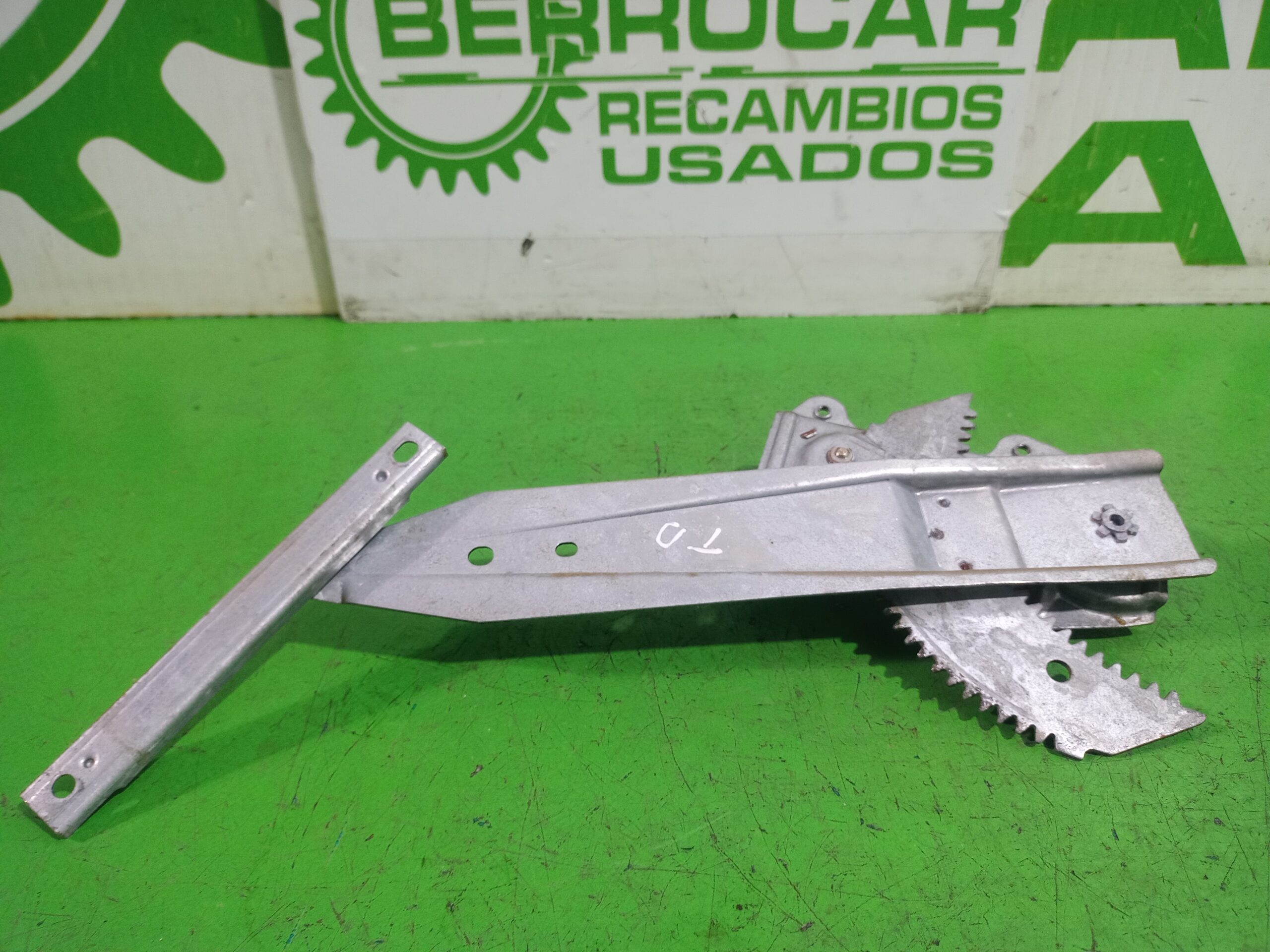 elevalunas_trasero_derecho_827004f900_nissan_micra_k11_basico