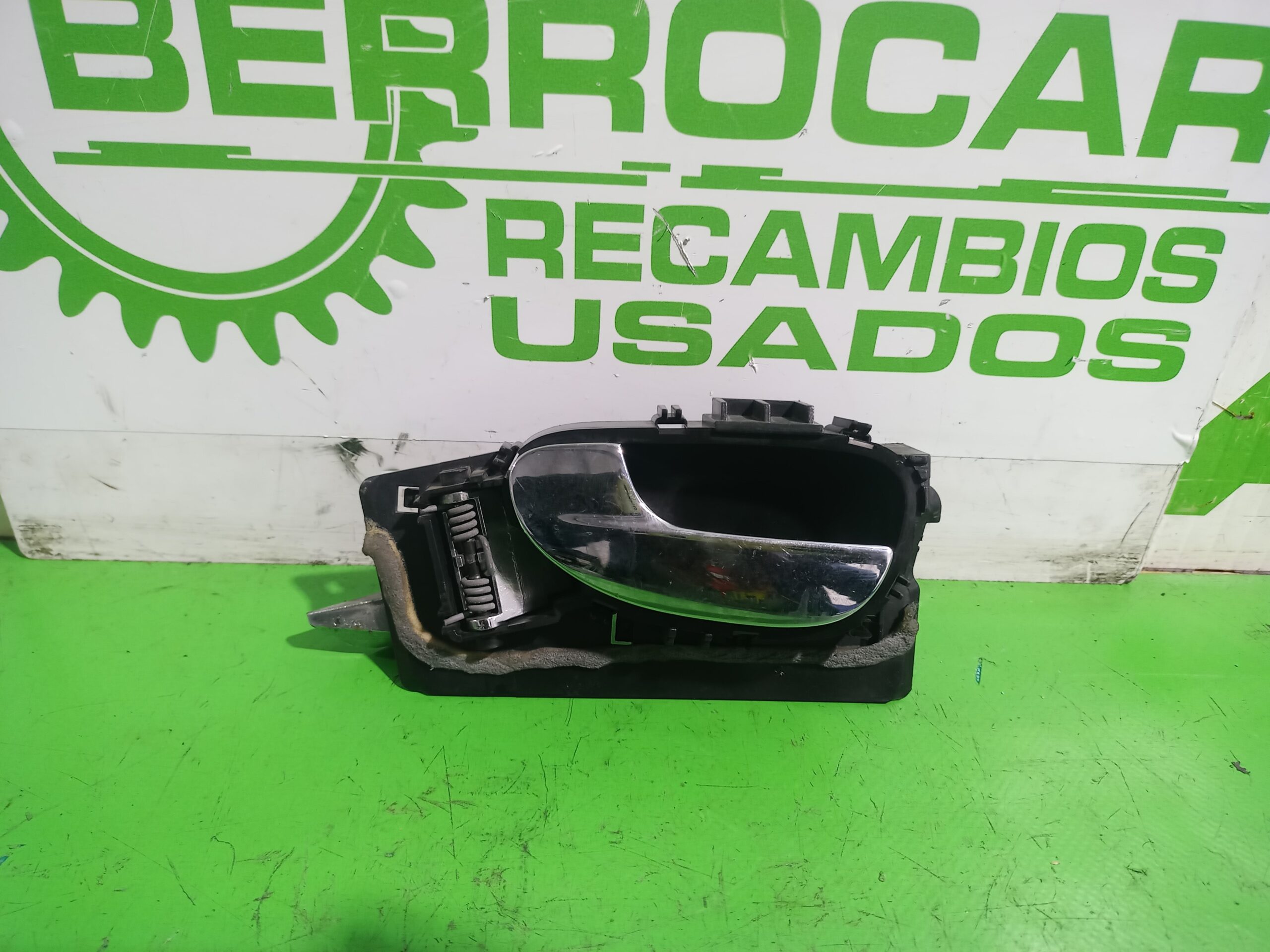 maneta_interior_delantera_izquierda_9634768677_peugeot_307_s1_xn