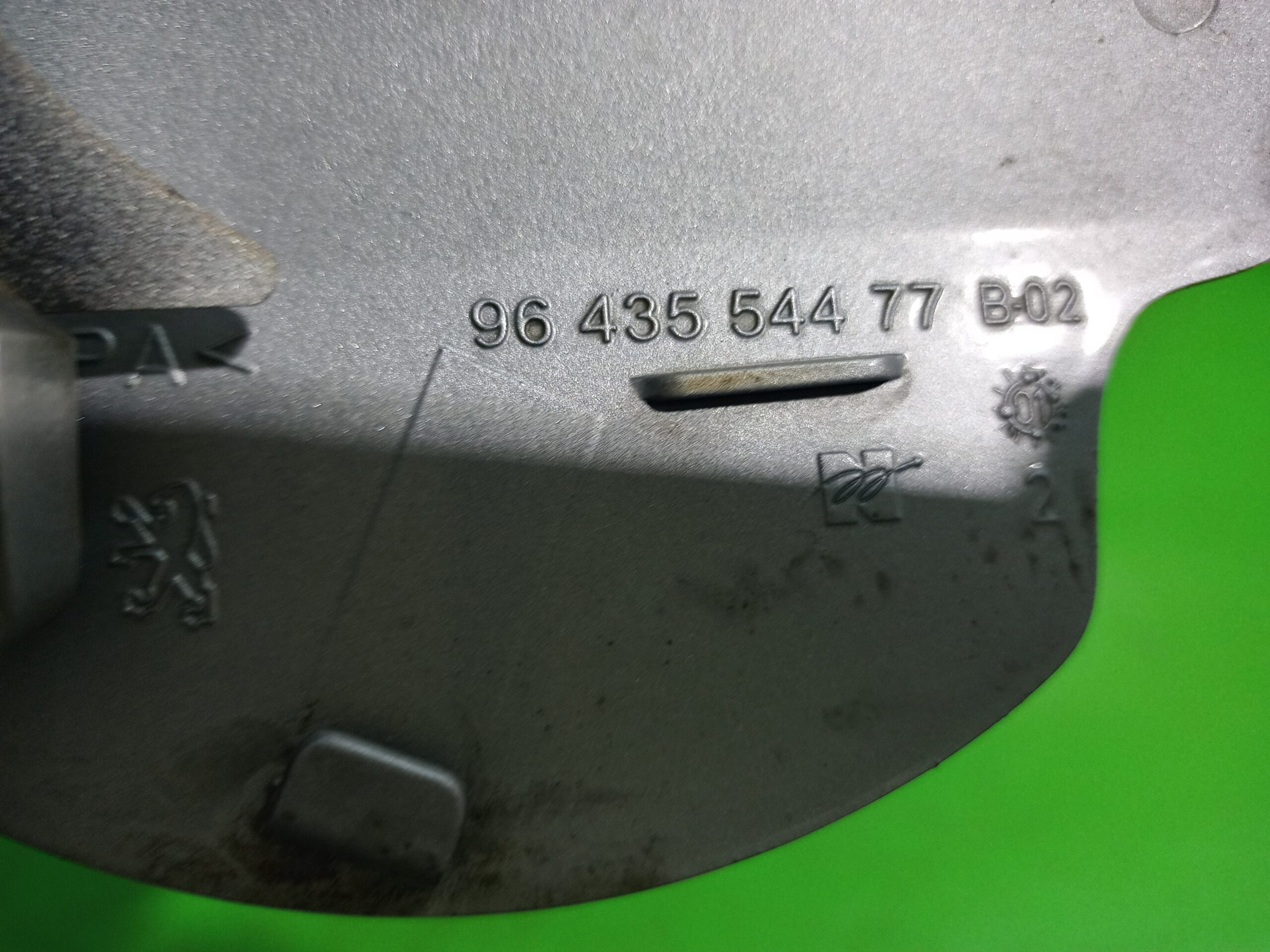 tapa_exterior_combustible_9643554477_peugeot_307_s1_xn