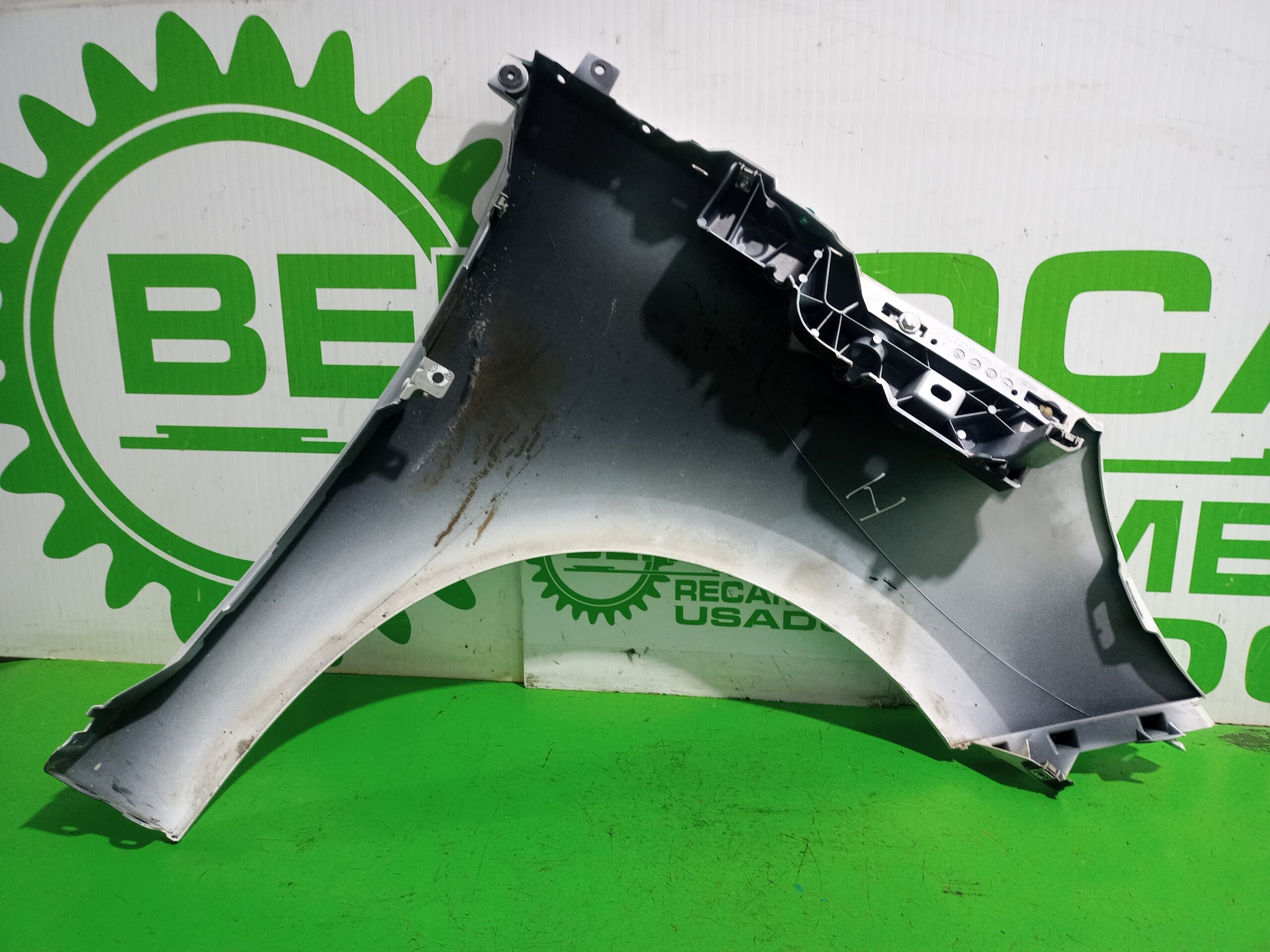 aleta_delantera_izquierda_631017581r_renault_scenic_iii_xmod_bose