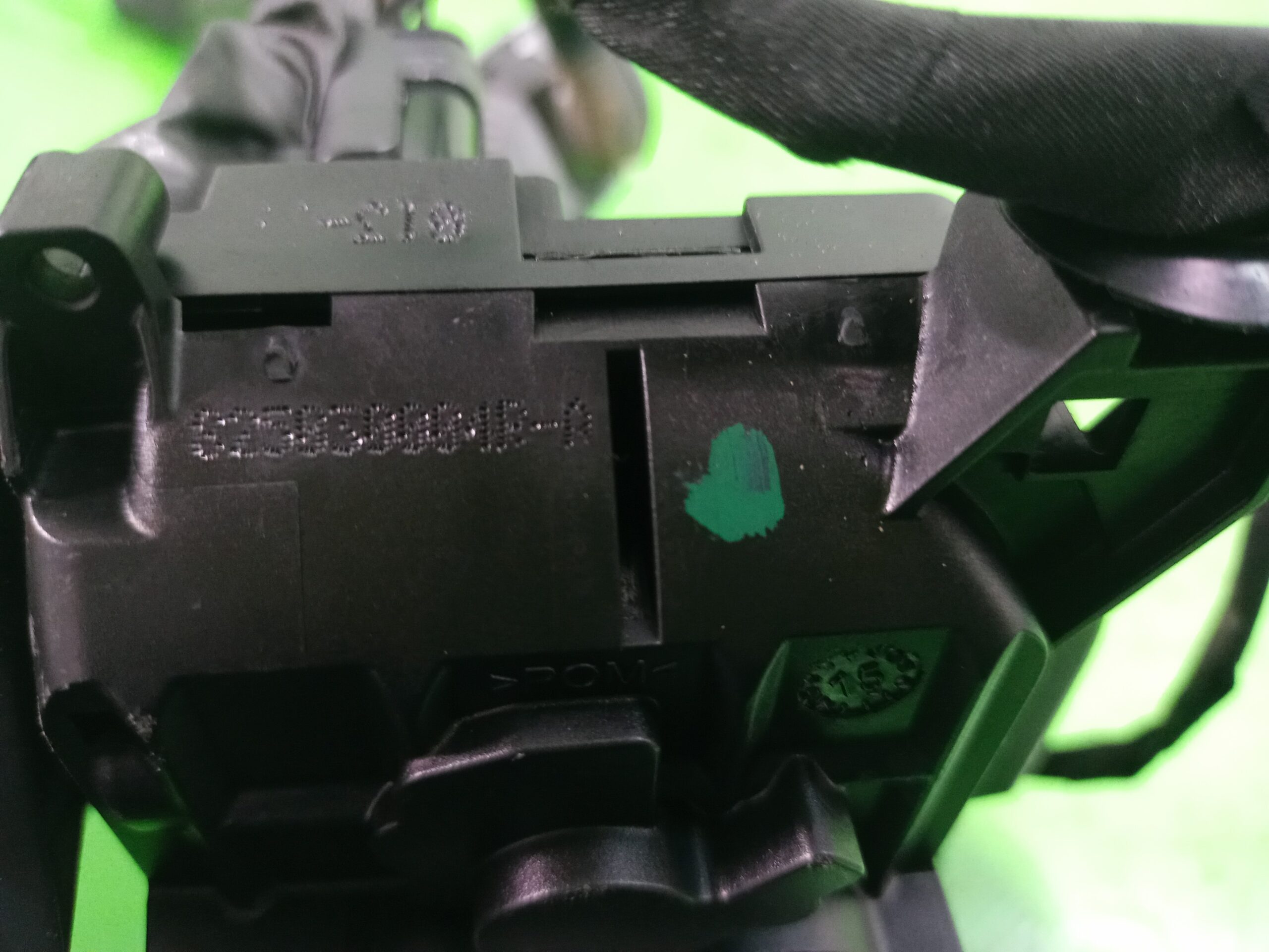 cerradura_puerta_trasera_izquierda_825030004r_renault_scenic_iii_xmod_bose