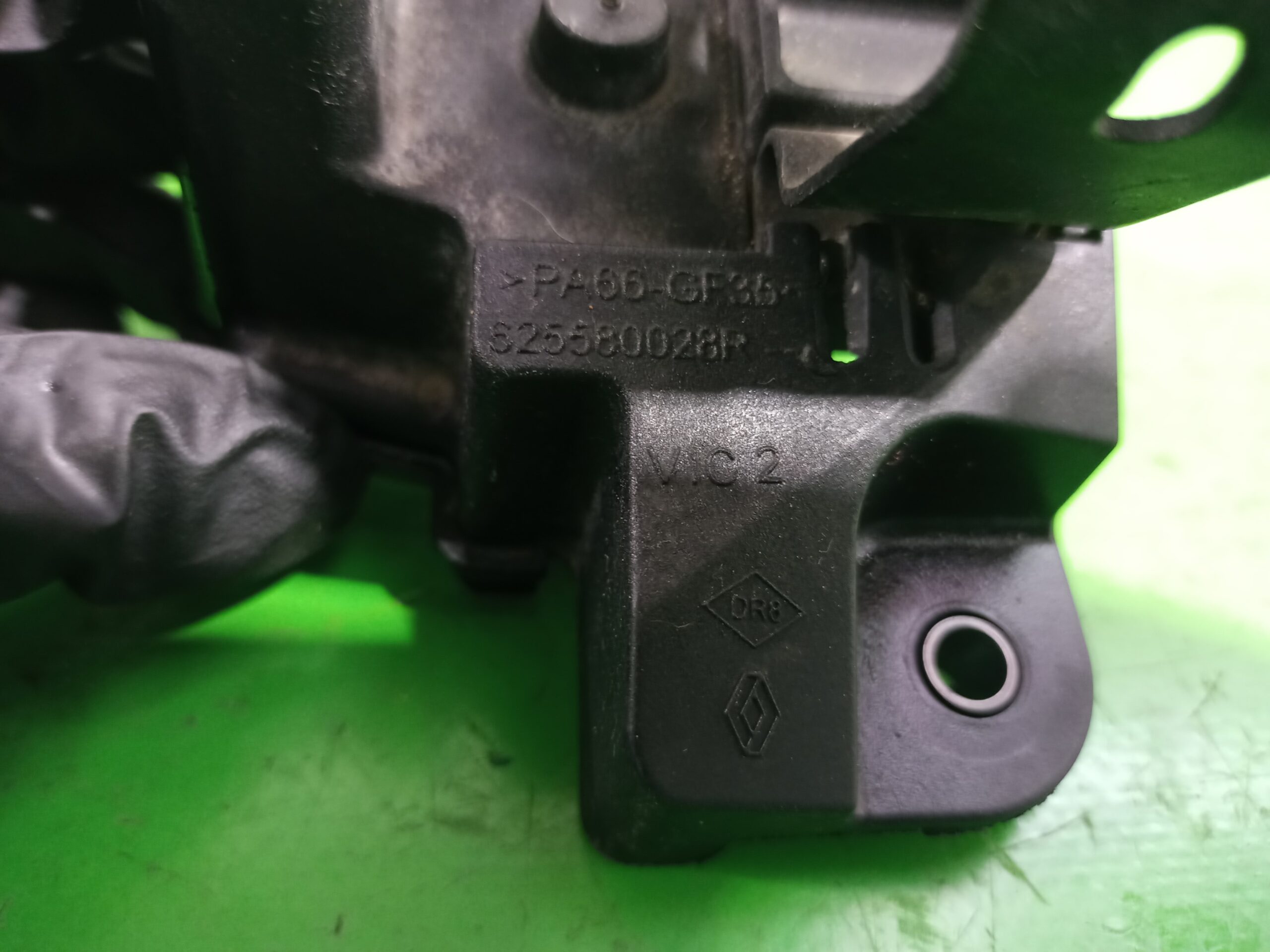 soporte_faro_izquierdo_625580028r_renault_scenic_iii_xmod_bose